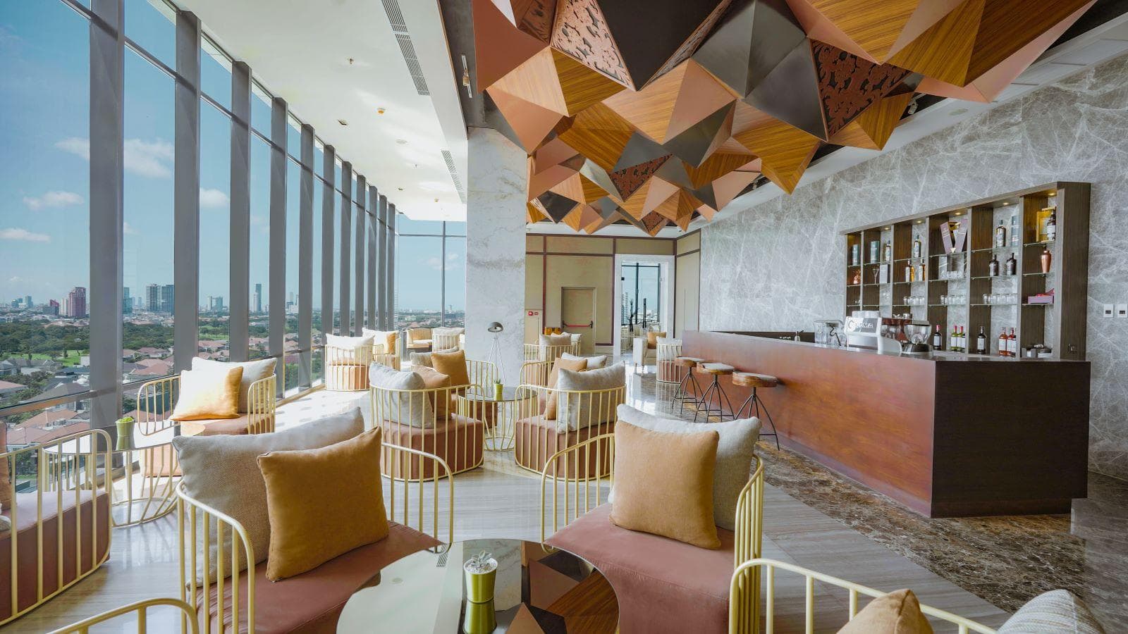 Whiz Luxe Hotel Spazio Surabaya photo 4