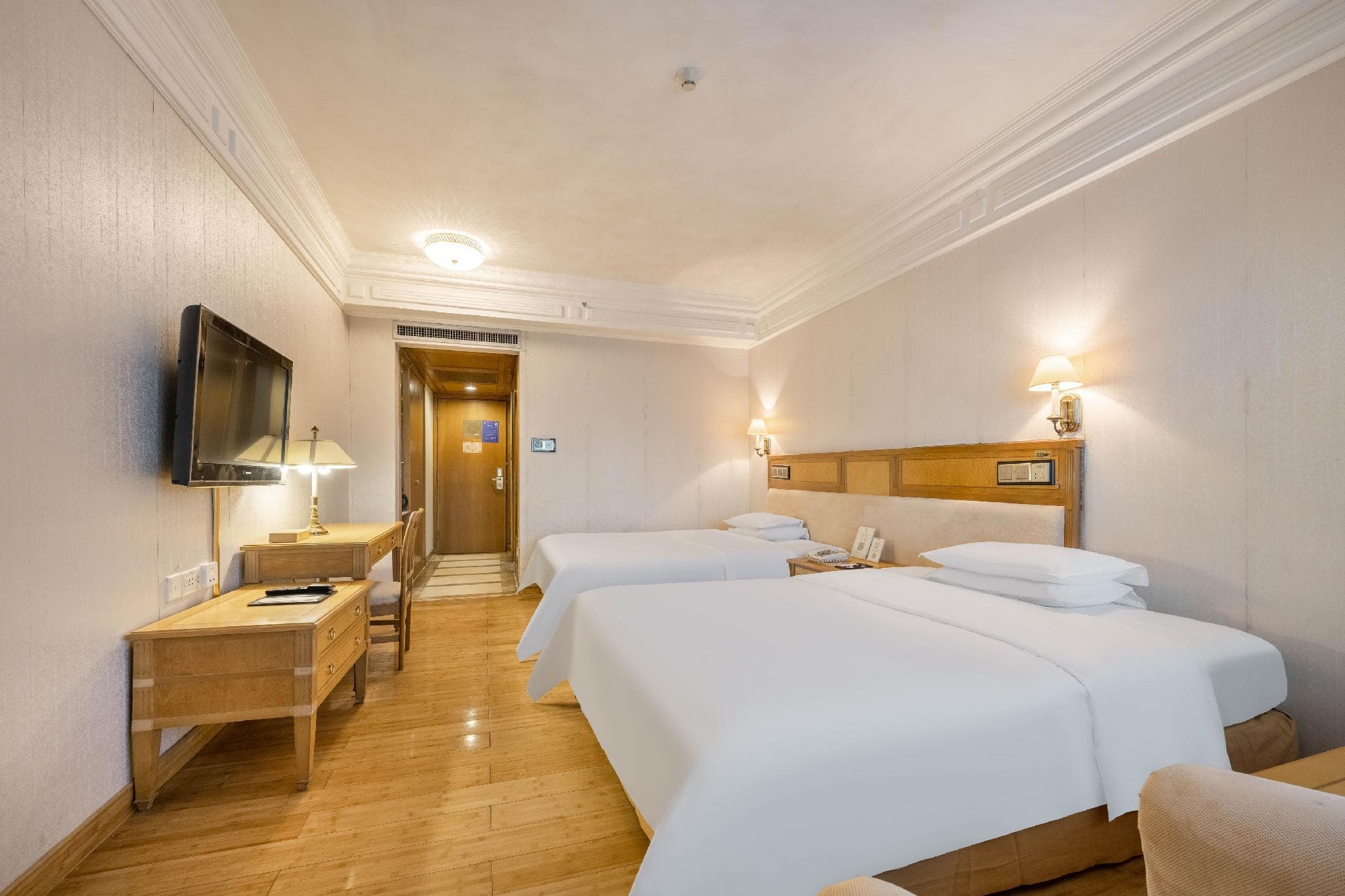 Hotel  Silverland photo 2