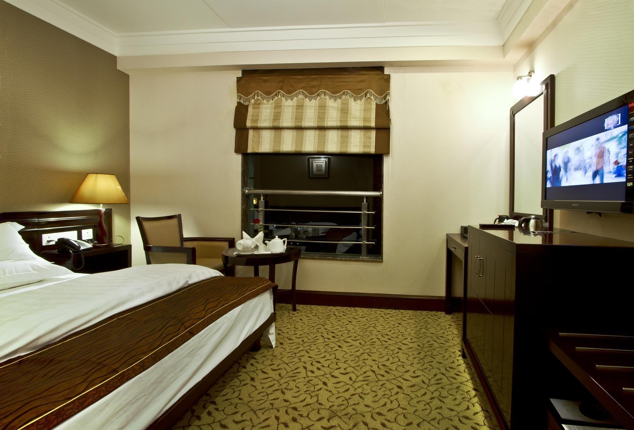 Hotel Gargee Grand photo 2