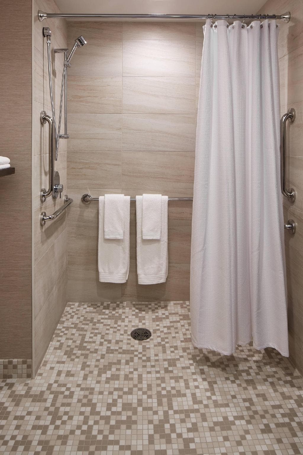 The Del Monte Lodge Renaissance Rochester Hotel & Spa photo 2