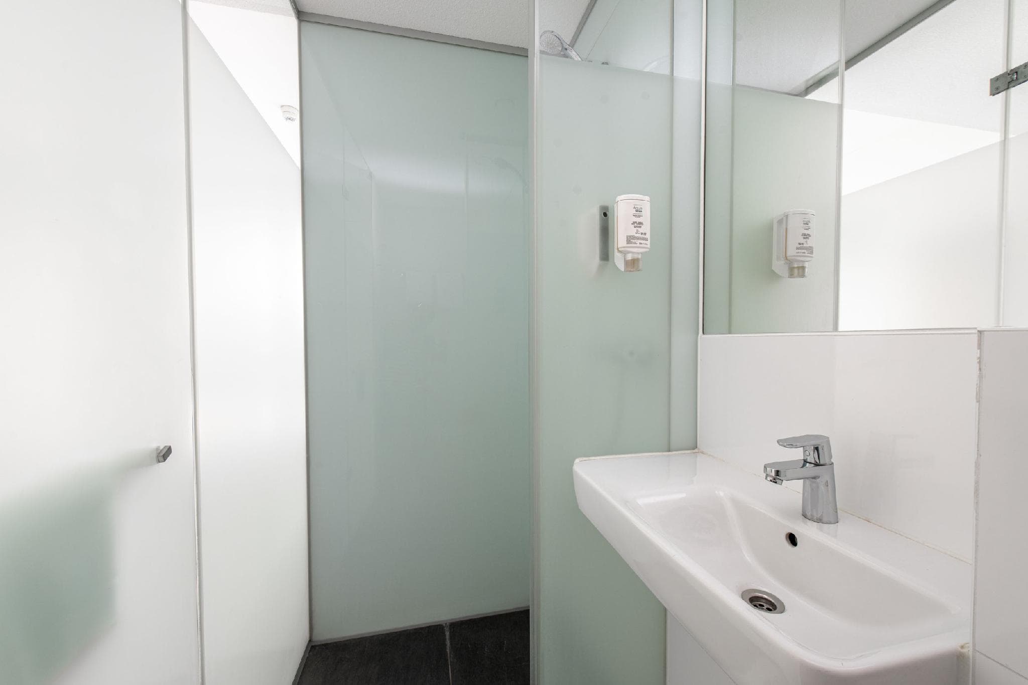 easyHotel The Hague City Centre photo 2