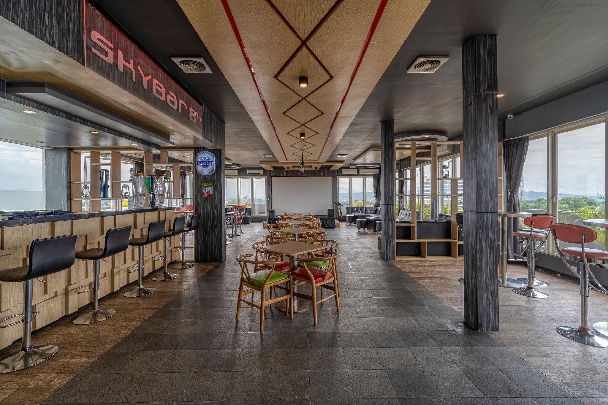 Ascent Hotel & Cafe Malang photo 4