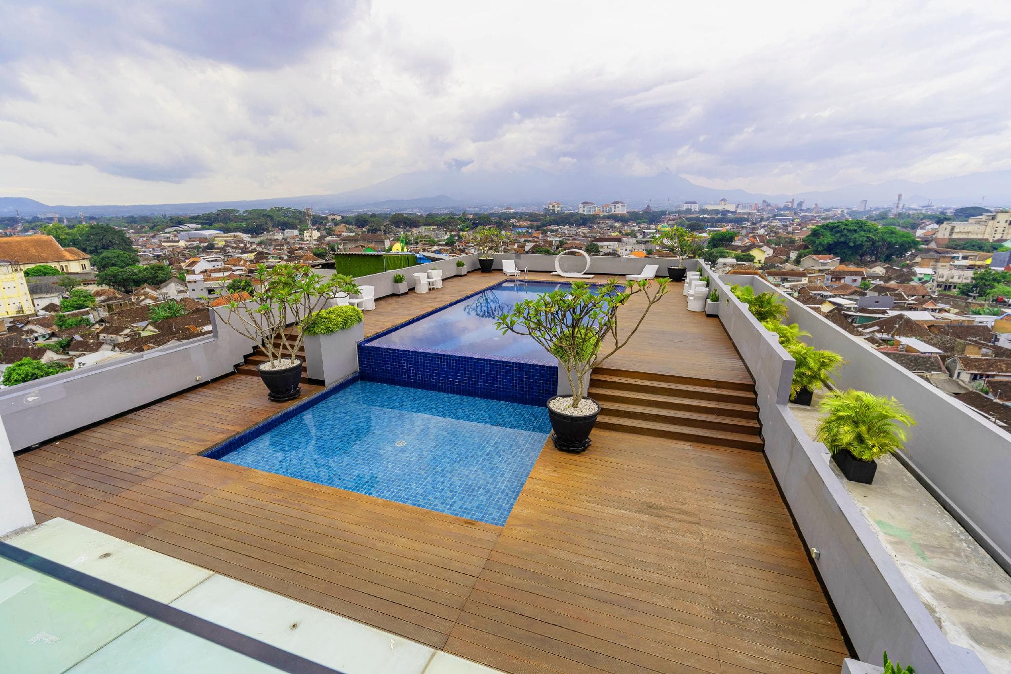 Ascent Hotel & Cafe Malang photo 3