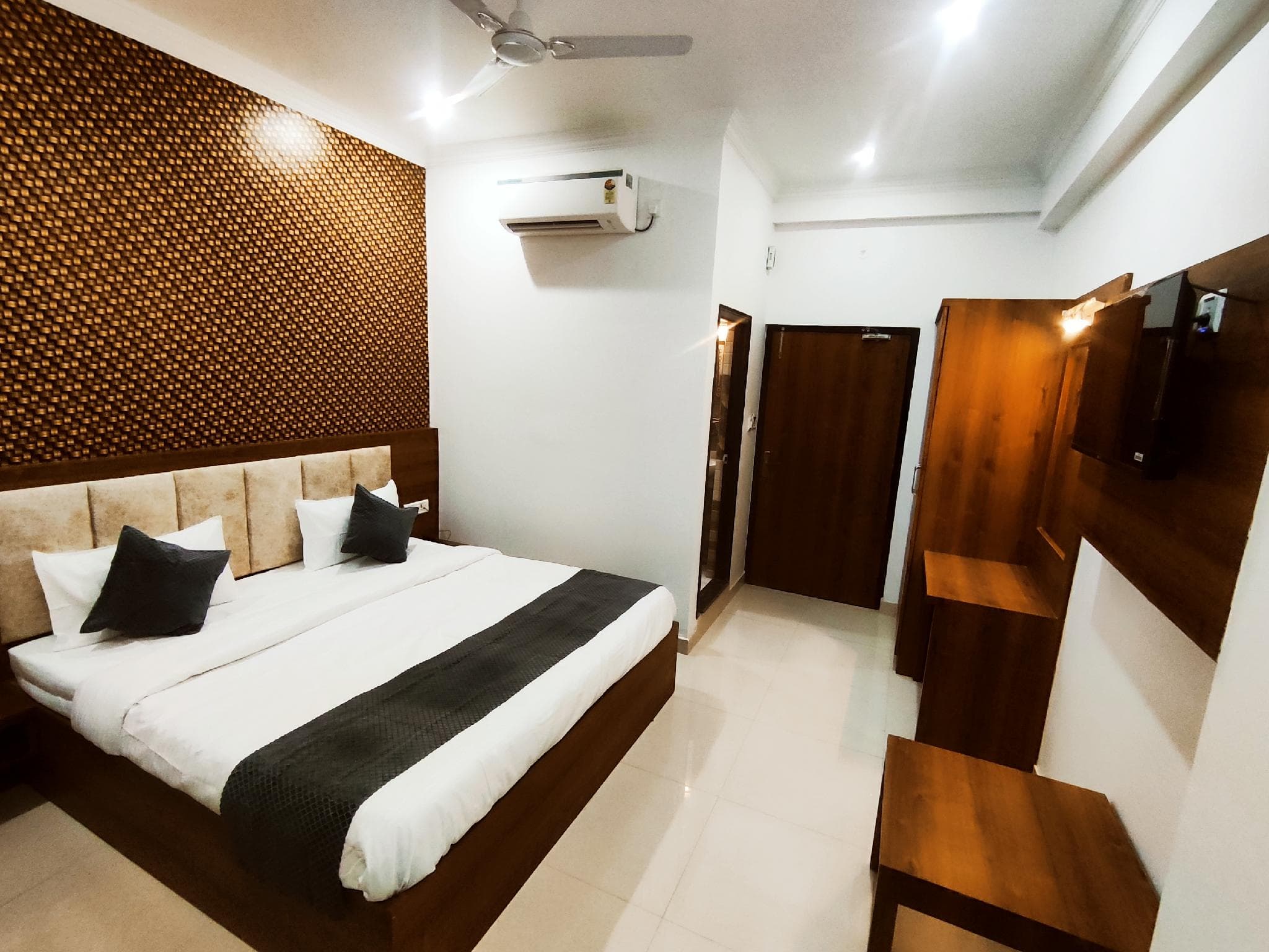 Hotel JVS Palace photo 2