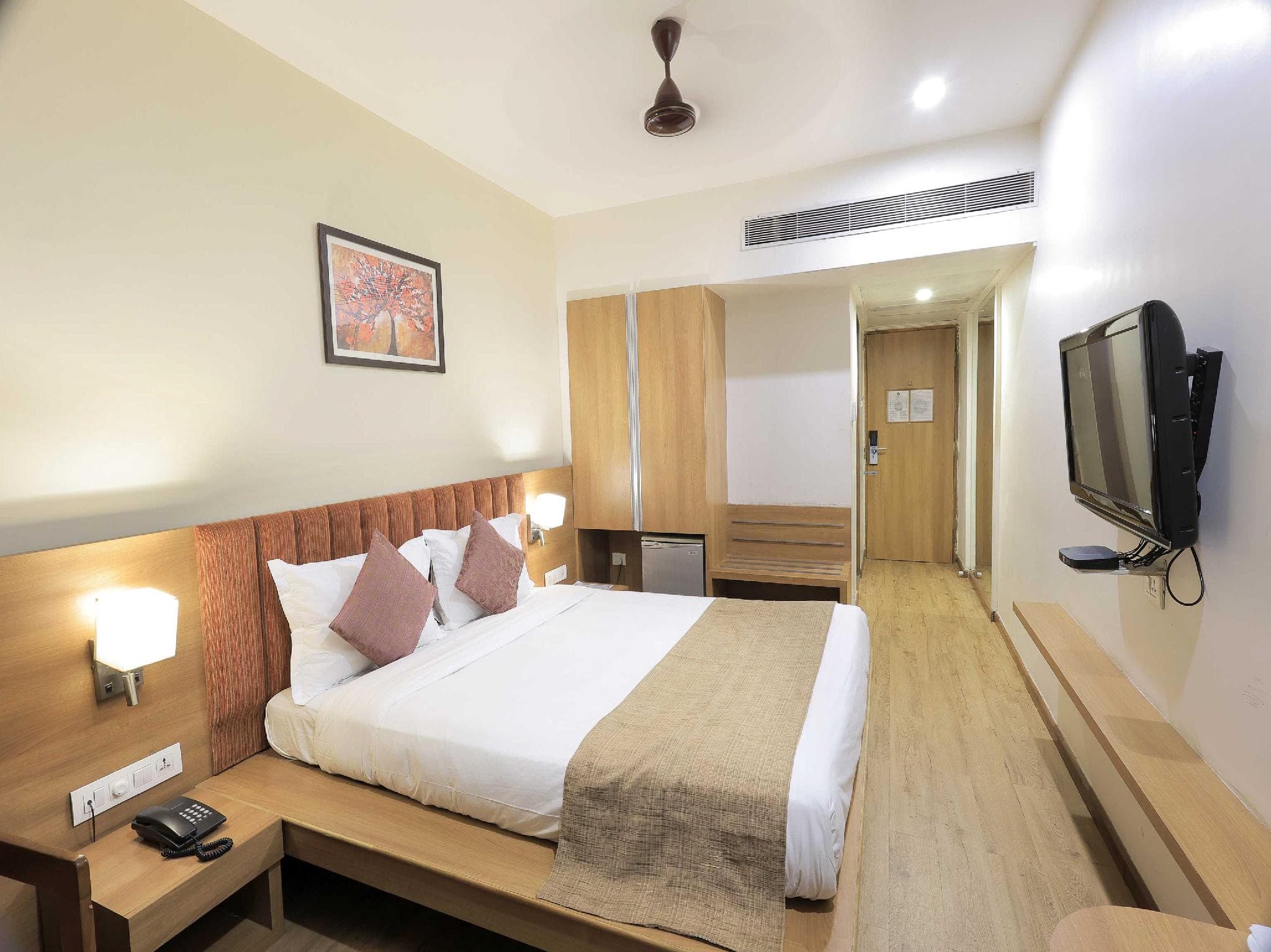 Palette Hotel Surya by CheckIn, Vadodara photo 4