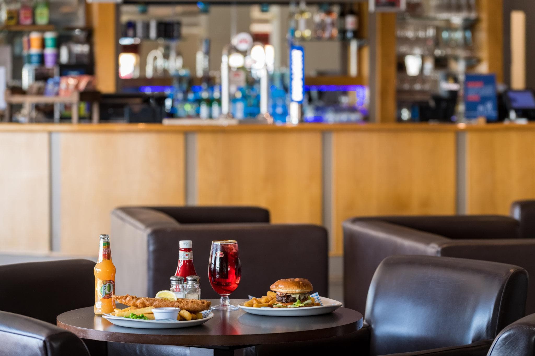 Holiday Inn Express London Luton Airport By IHG photo 3