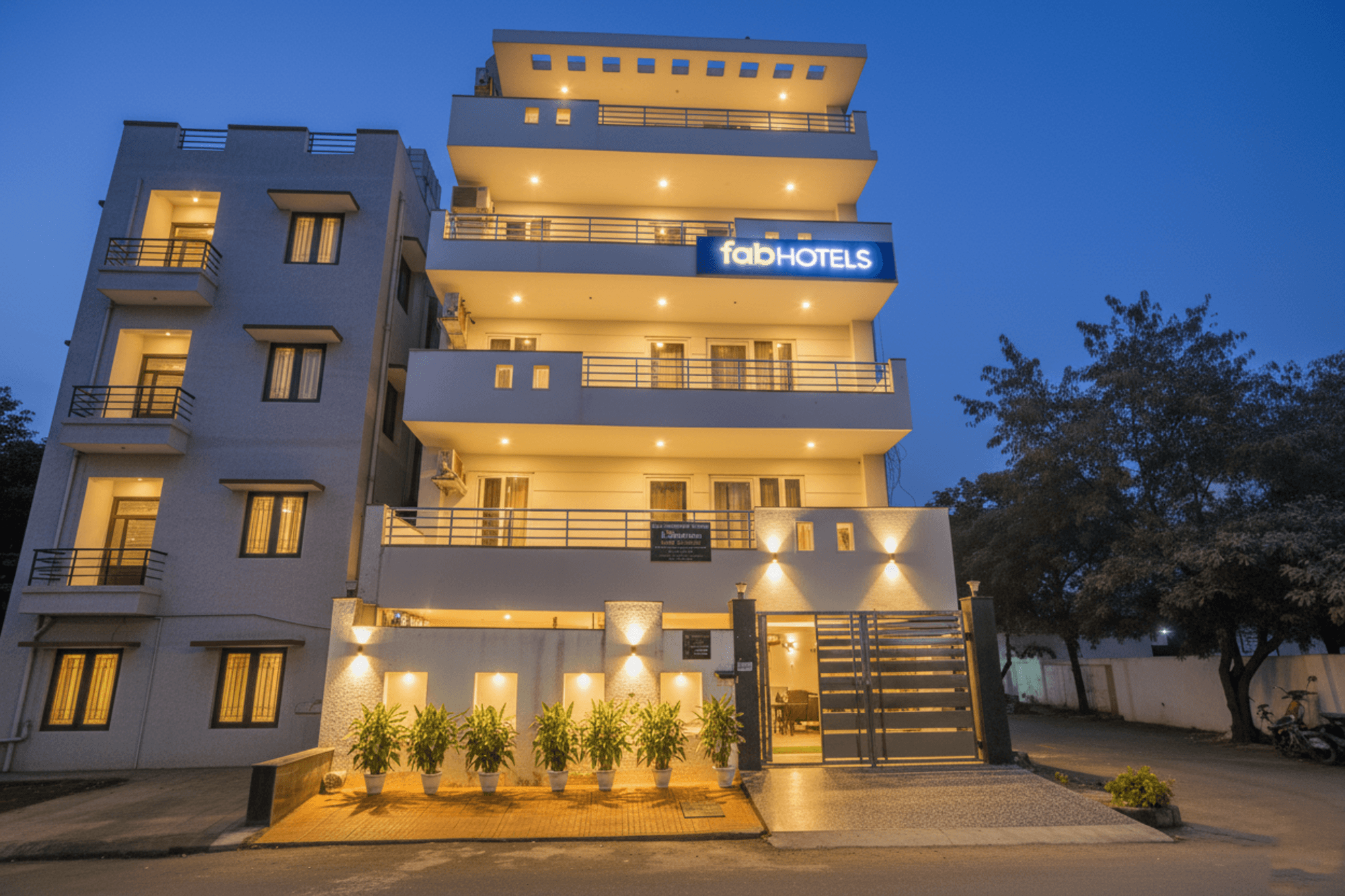 FabHotel White House BNB
