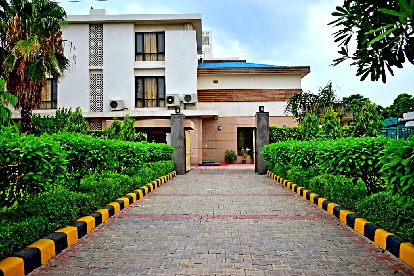 When In Gurgaon - ARTEMIS HOSPITAL 1 Min Walk photo 4