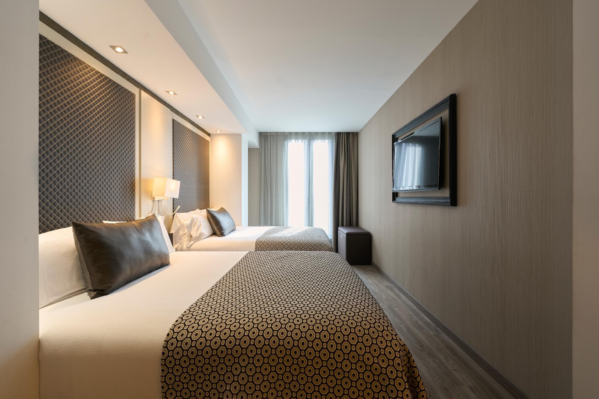 Catalonia Square Hotel photo 2