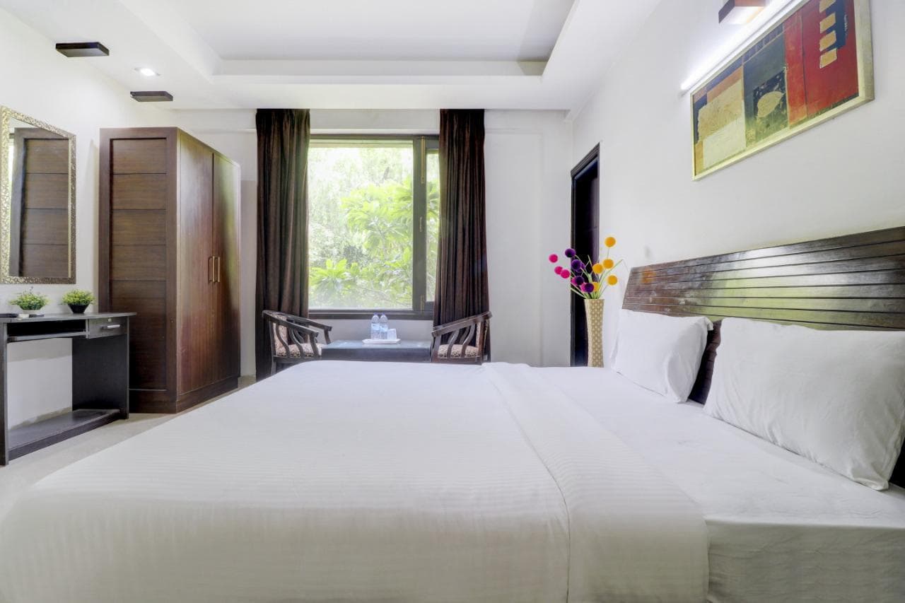 Blue Moon Residency Hotel & Restaurant