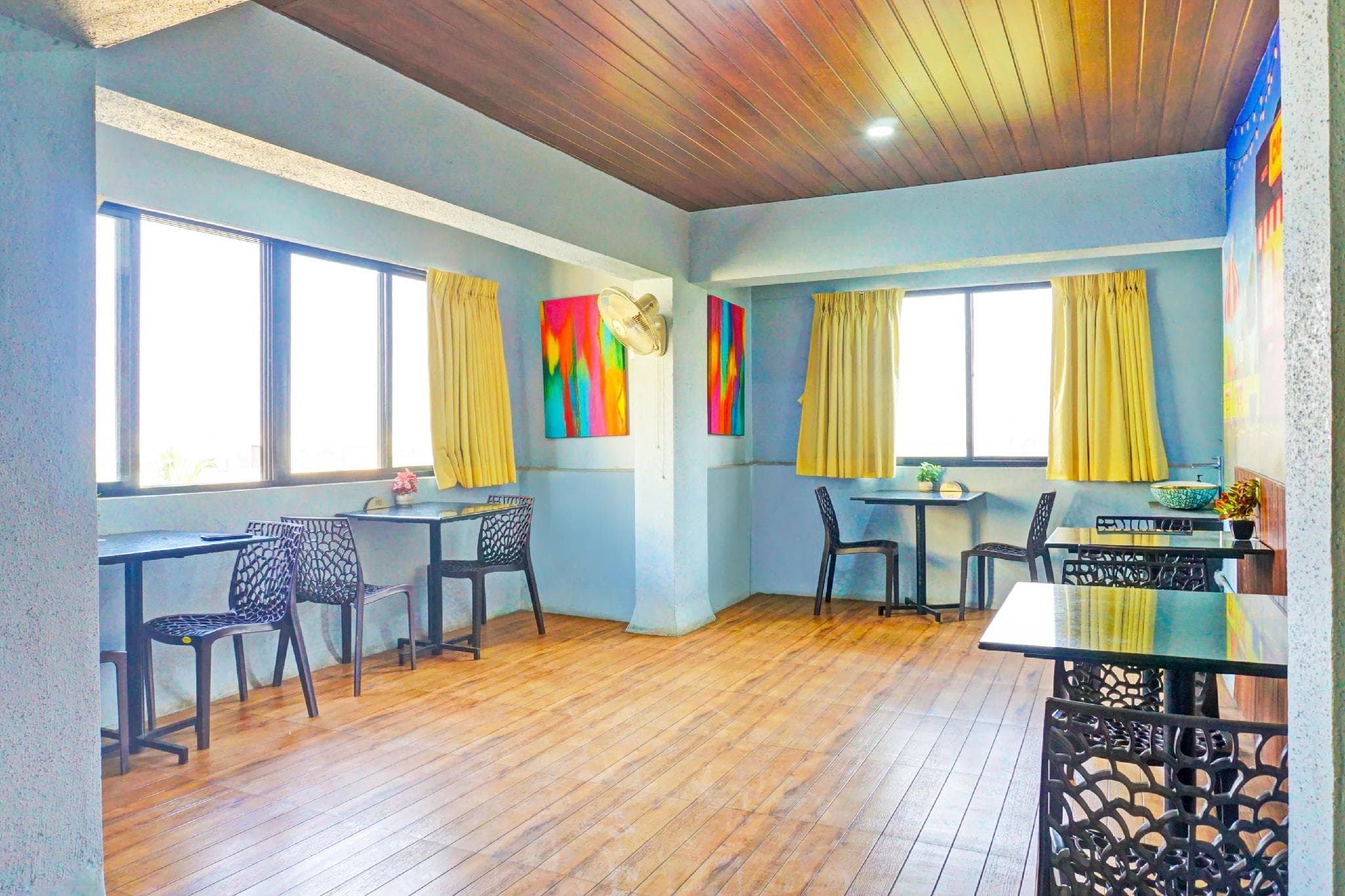 Super Townhouse Amanora Park Town Formerly Samrat Inn photo 5
