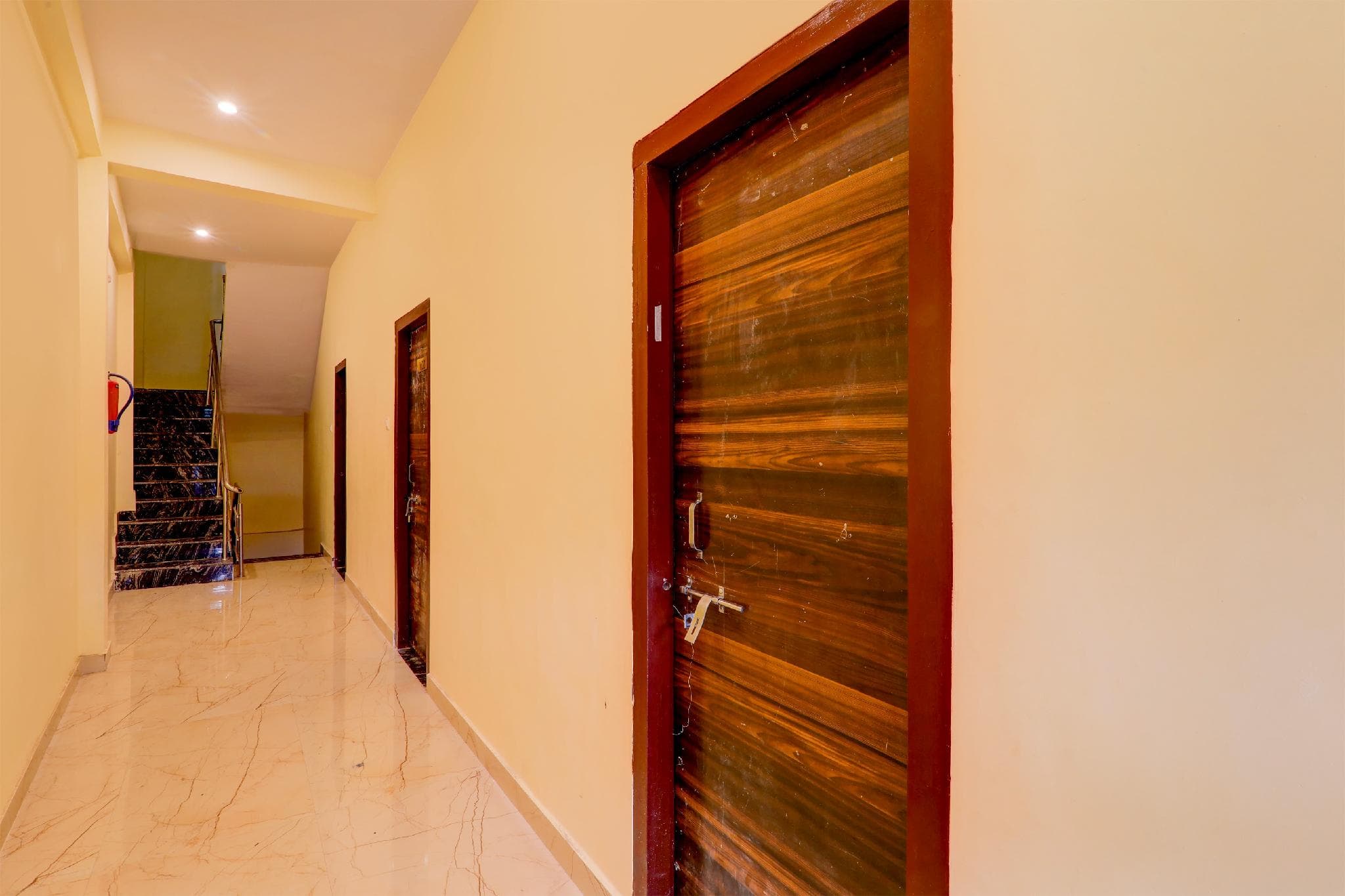 Hotel O PARADOX HOTEL AND RESTAURANT photo 4