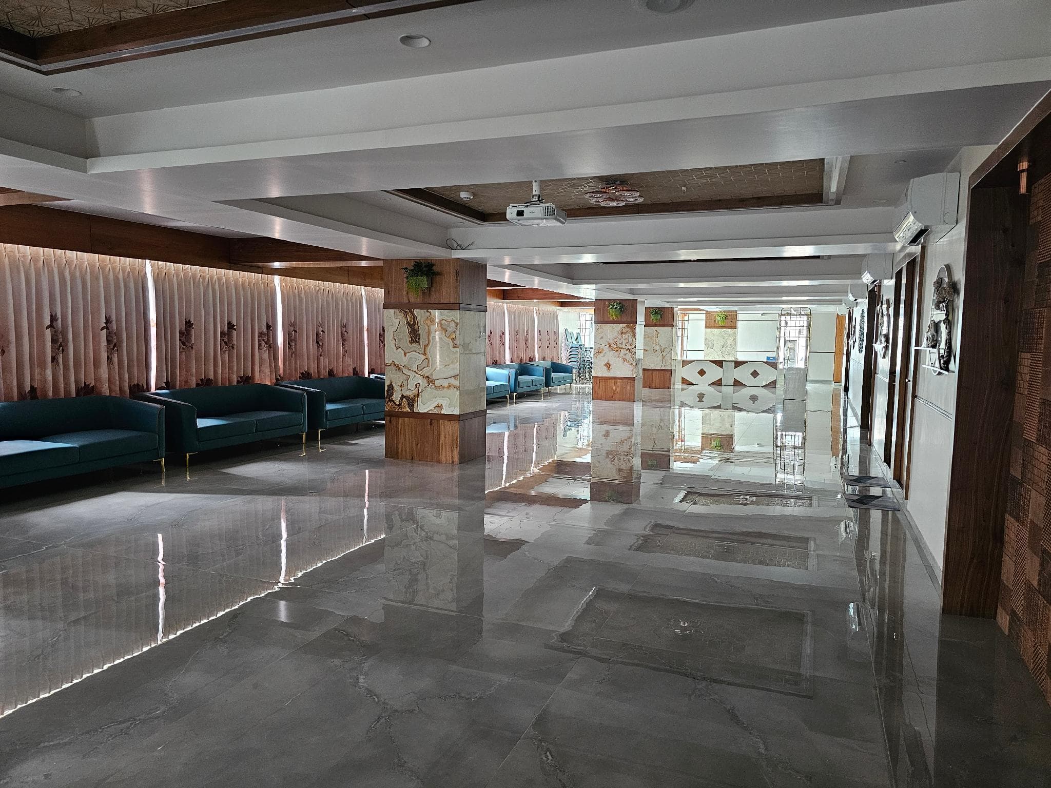 THE EIFFEL HOTEL & BANQUET photo 3