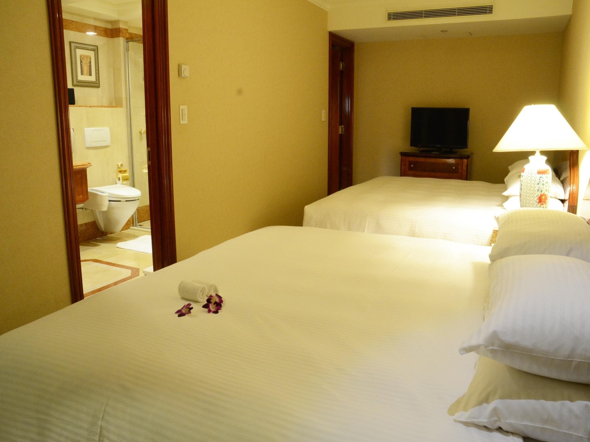 Evergreen Laurel Hotel photo 3