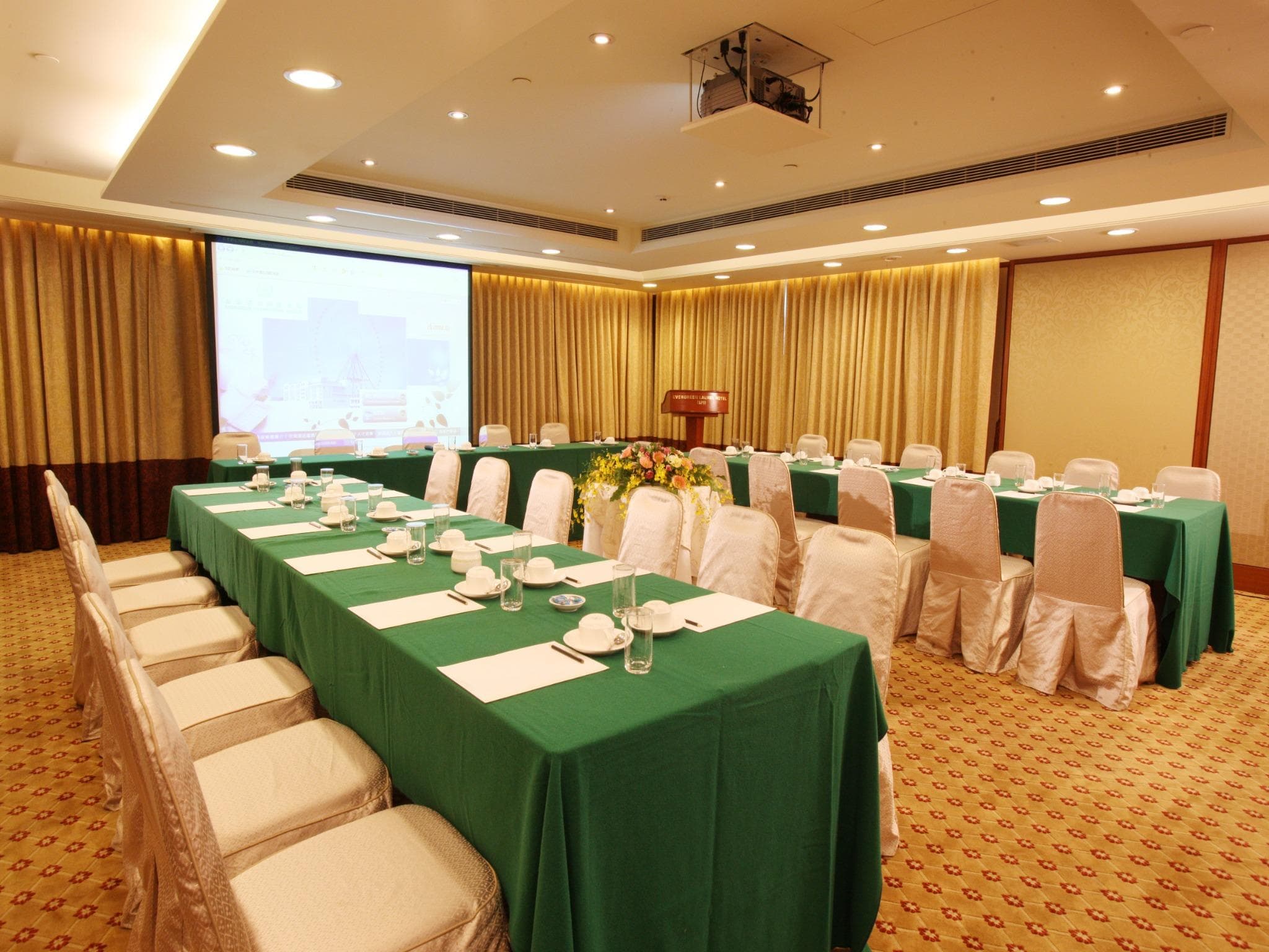 Evergreen Laurel Hotel photo 4