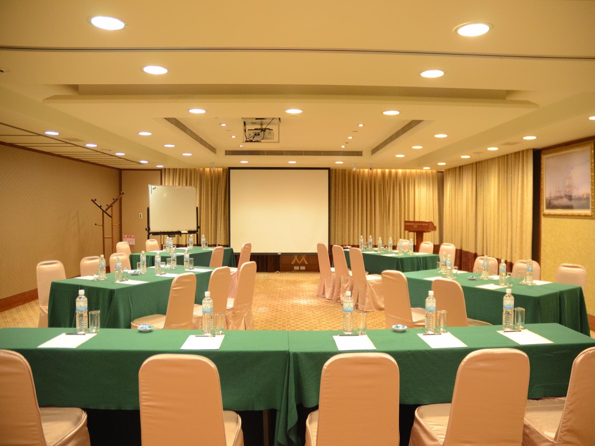 Evergreen Laurel Hotel photo 5