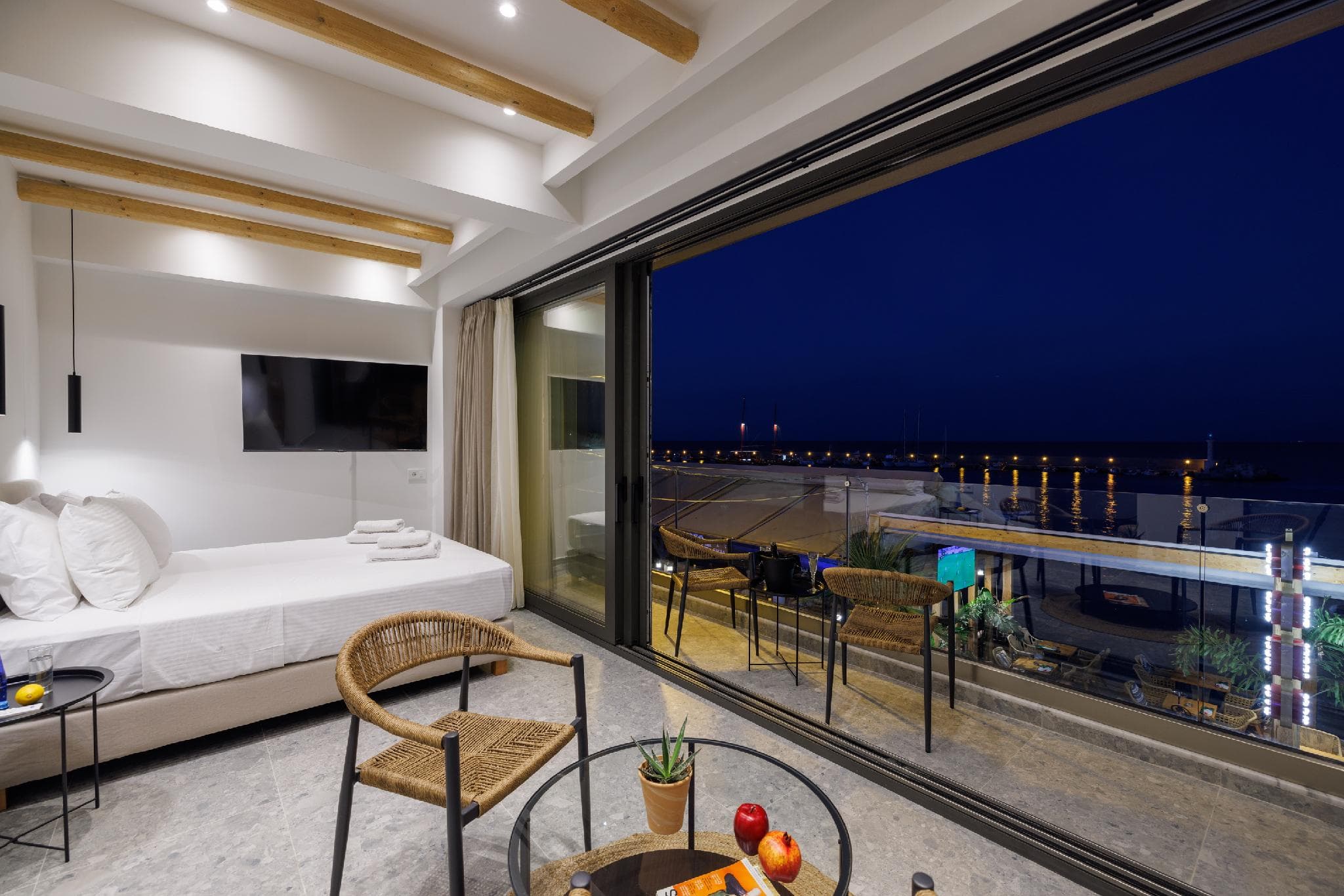 Soho SeaFront Suites photo 2