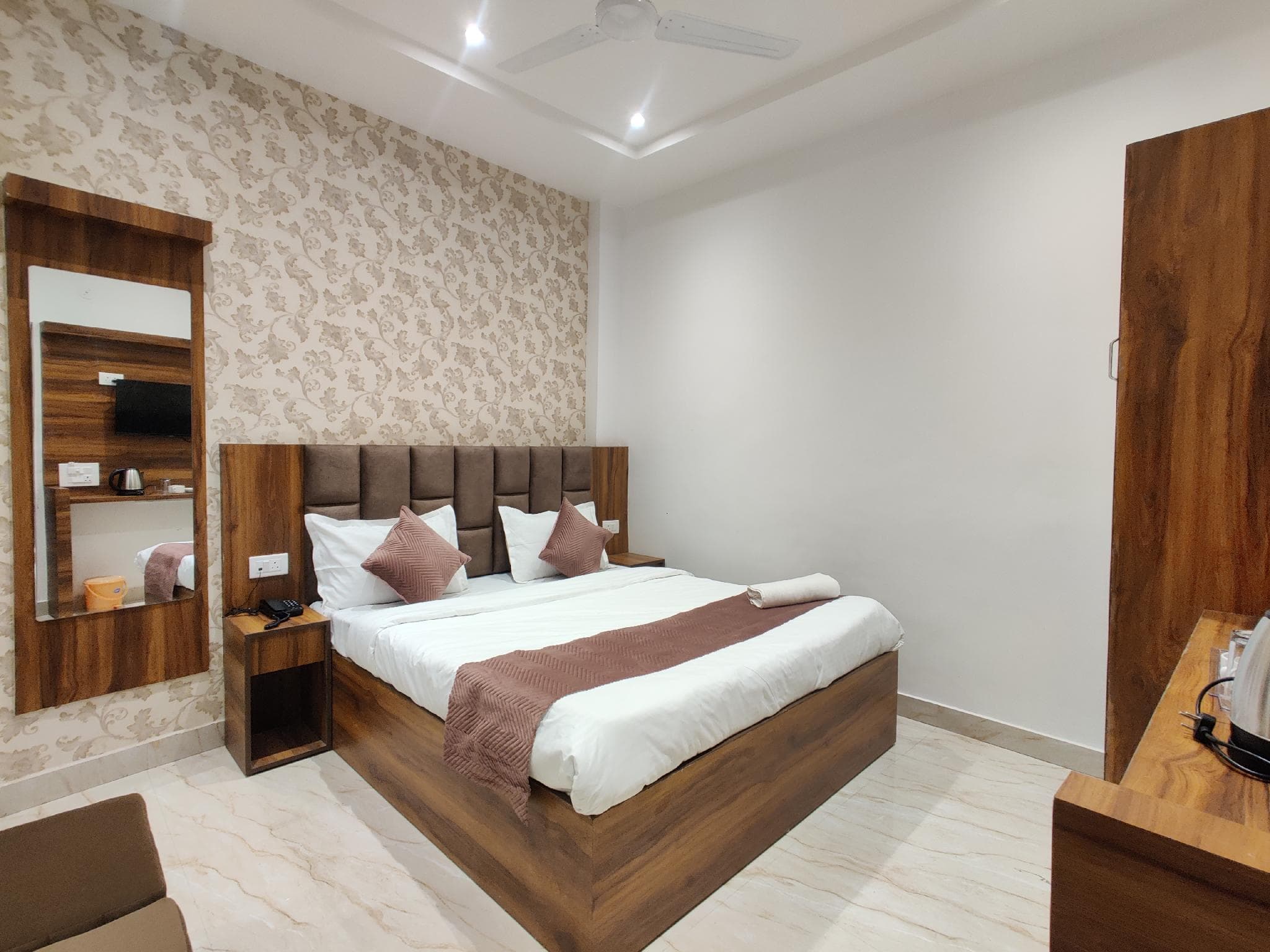 Hotel R S Inn photo 5