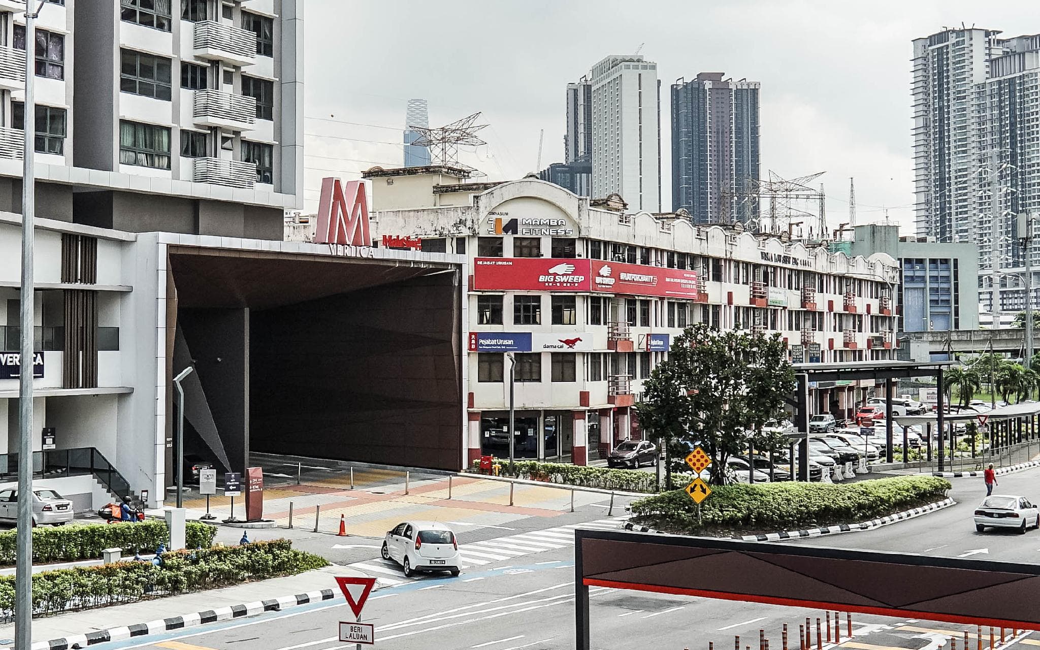 M Vertica KL by Airhost photo 3