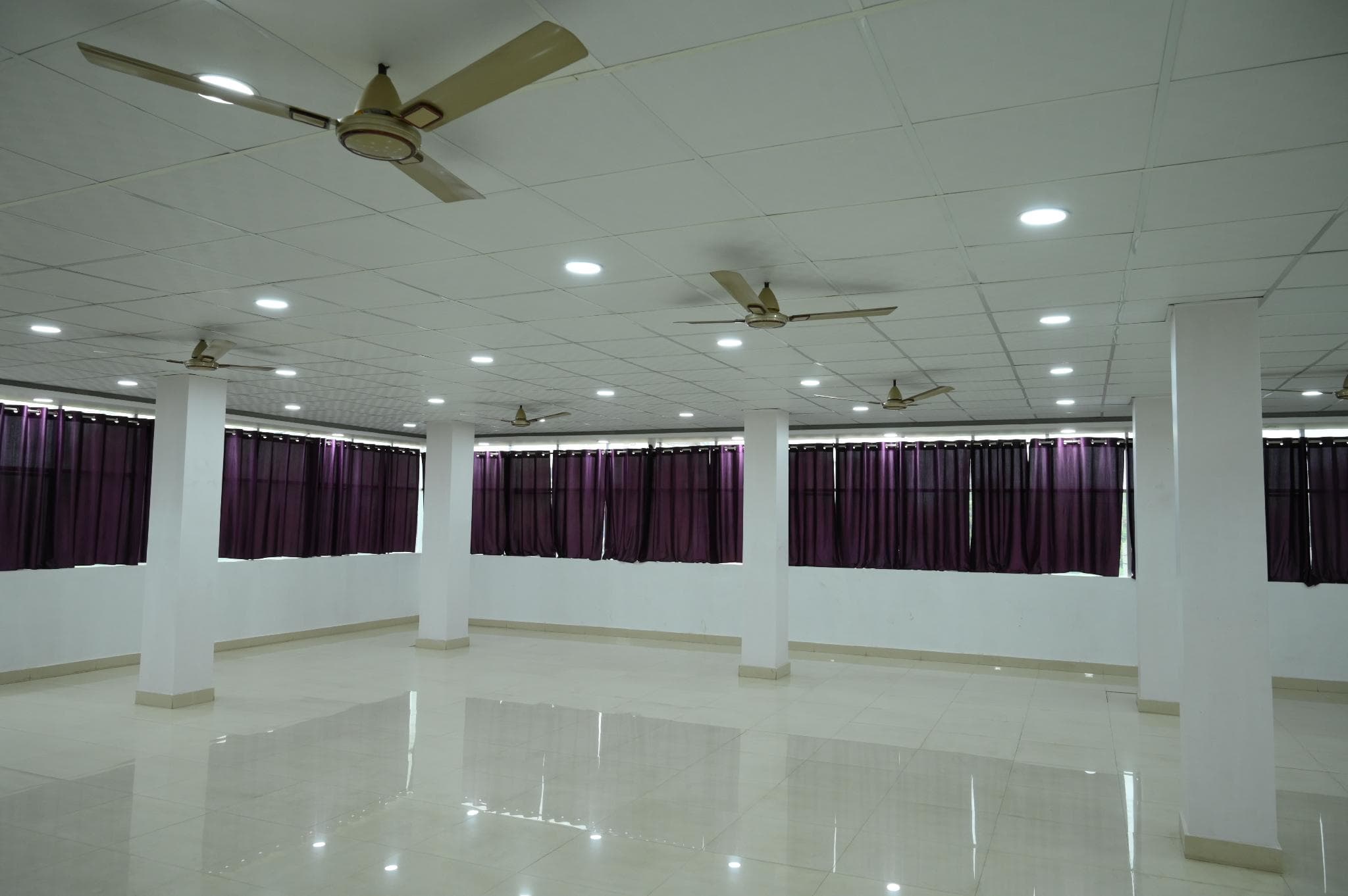 Royal Velvet Hotel & Banquet photo 3