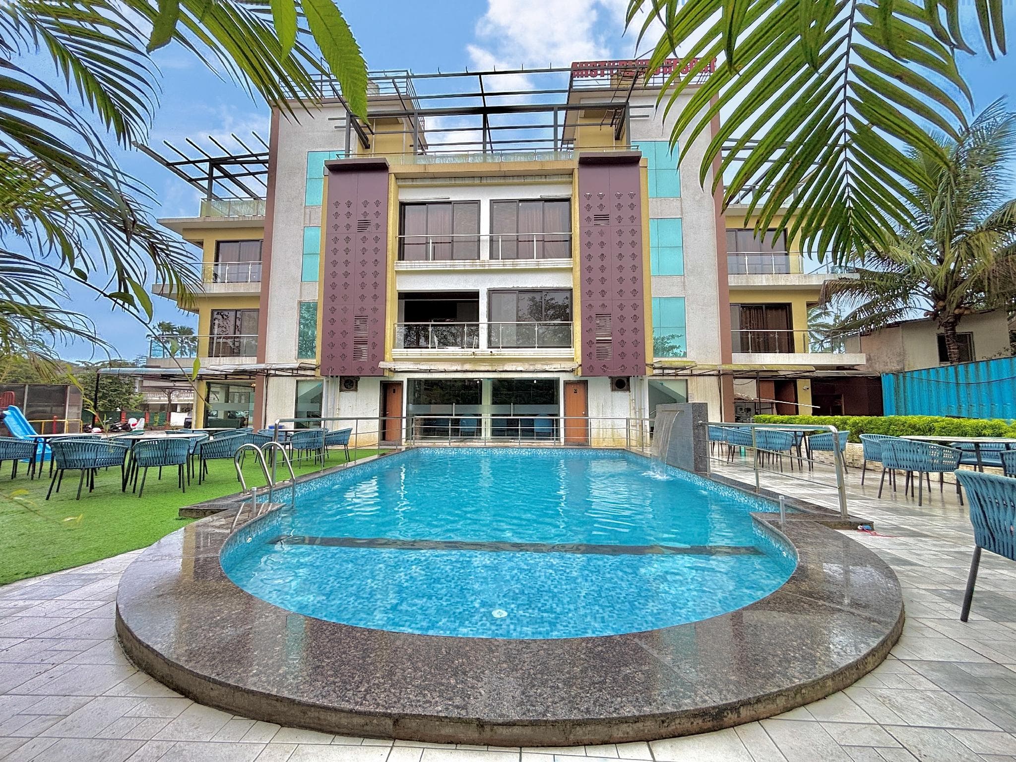 Misty Blues Resort & Villas