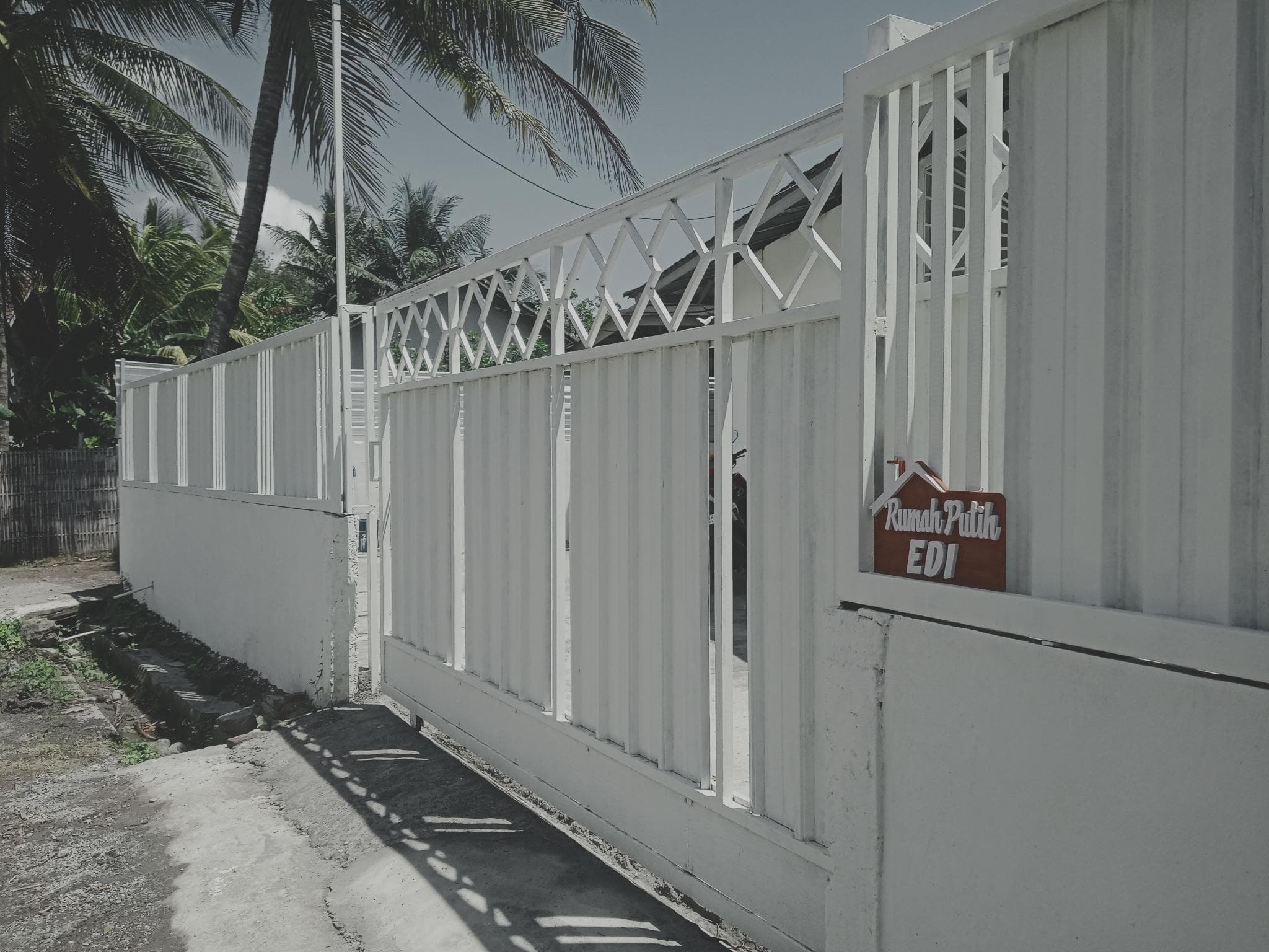 Rumah Putih Edi