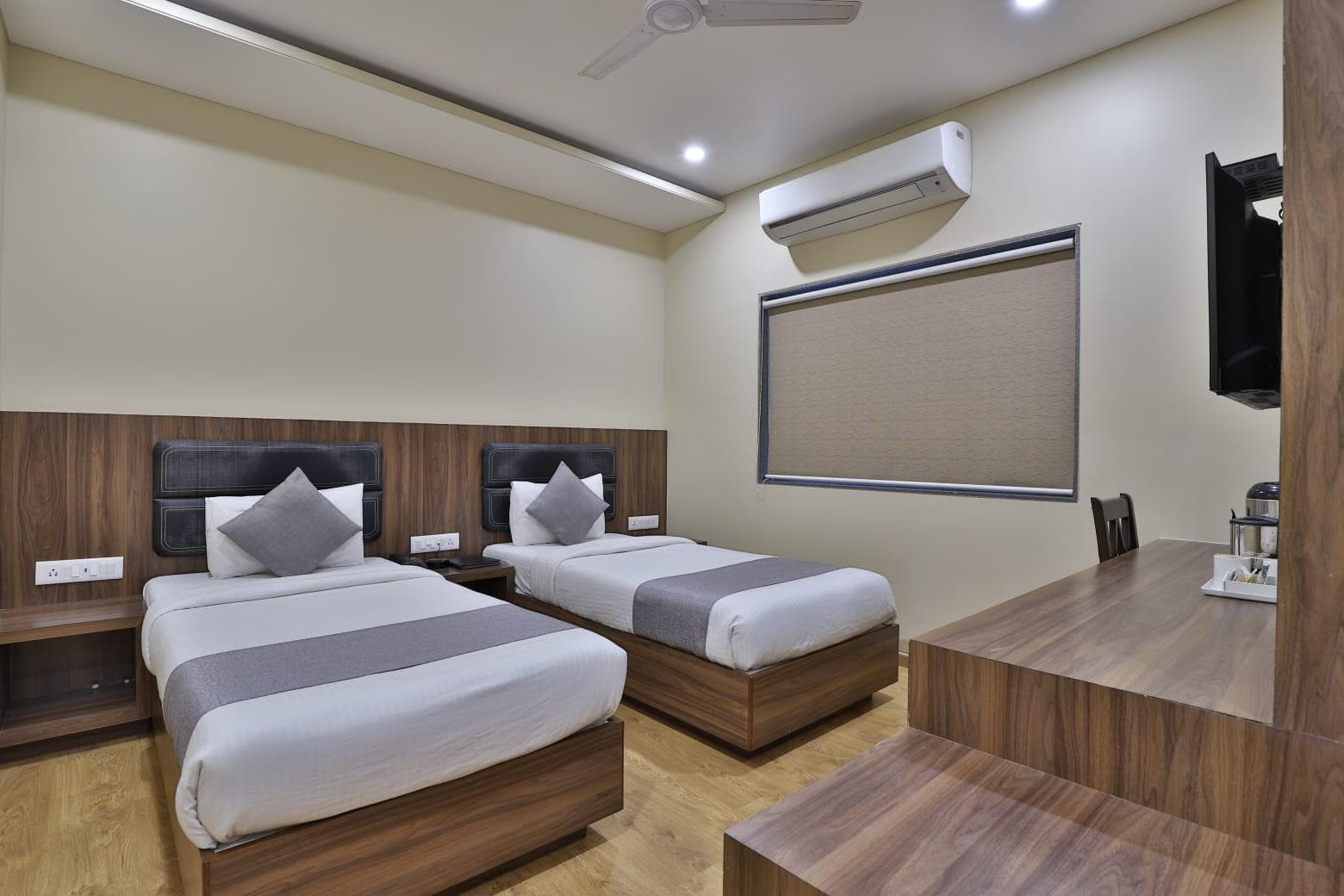 Hotel Limra Vadodara photo 2
