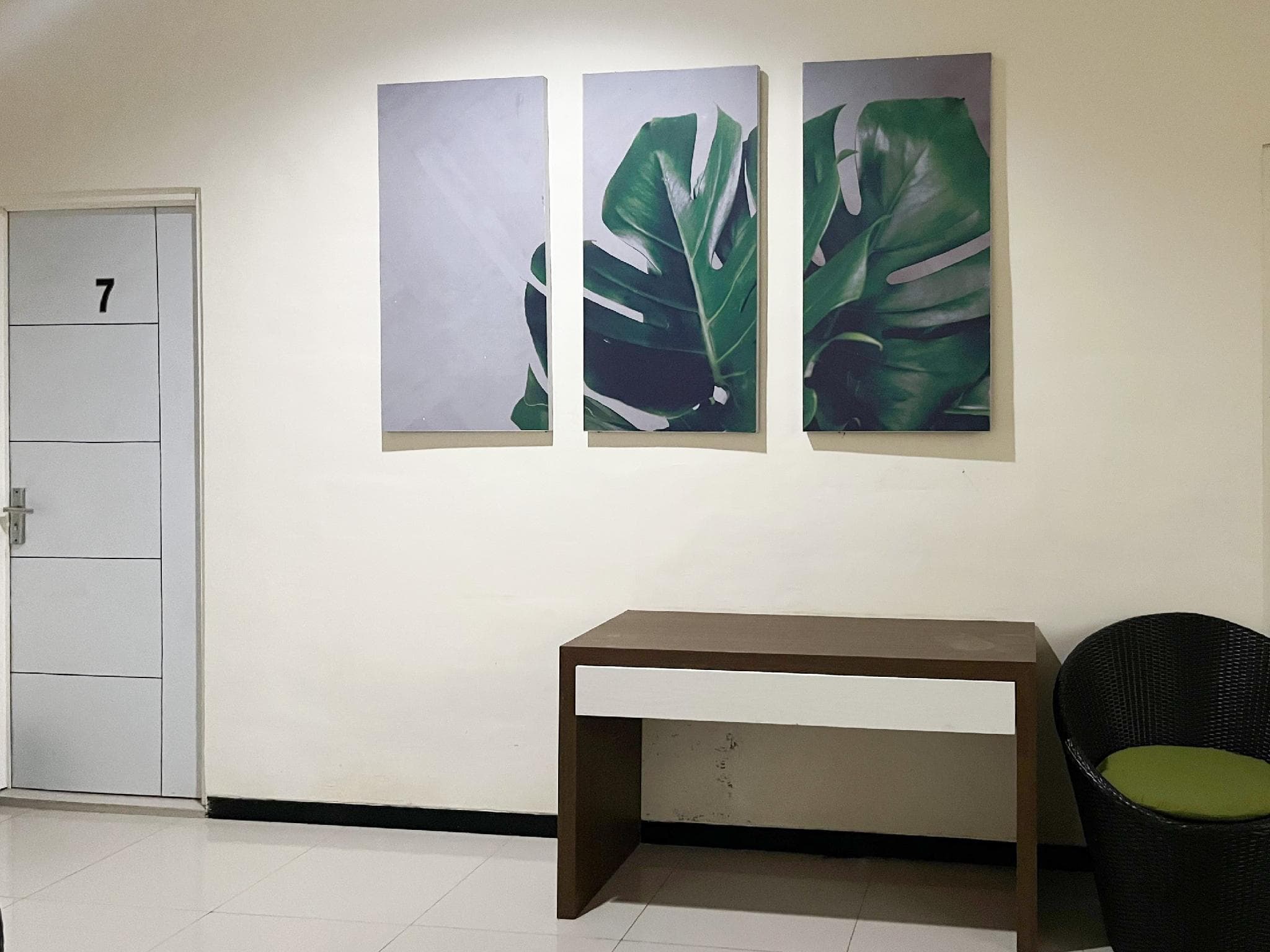 RedDoorz Syariah Nanna Homestay Near Dino Park photo 4
