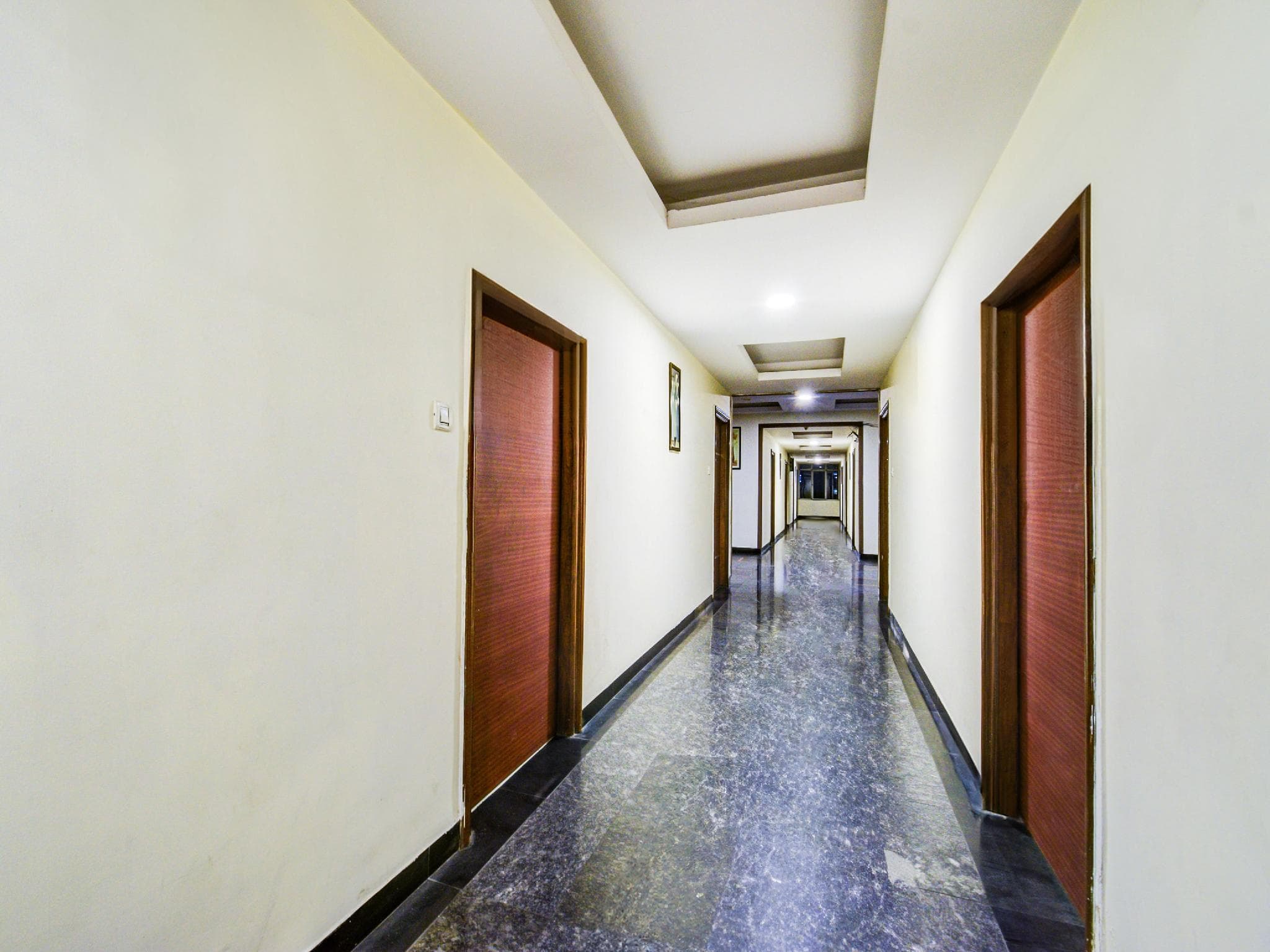 Super Townhouse Red Hills Lakdikapul Formerly Sitara Grand photo 3