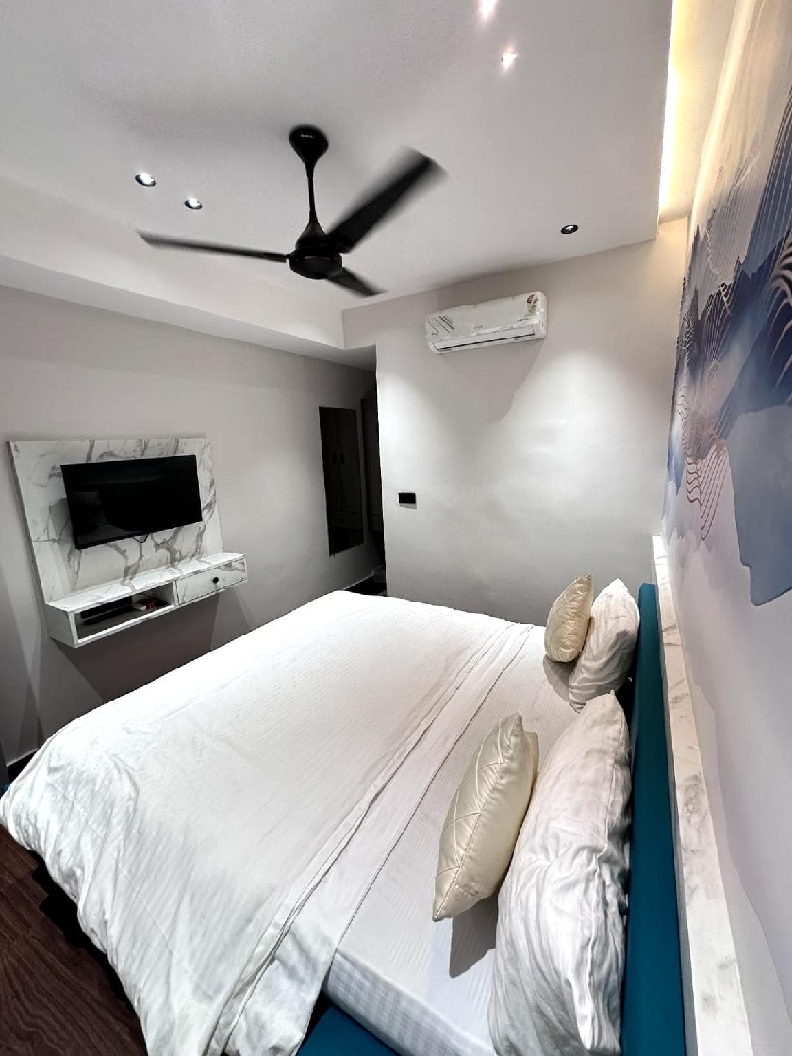 V Love Hotel photo 3