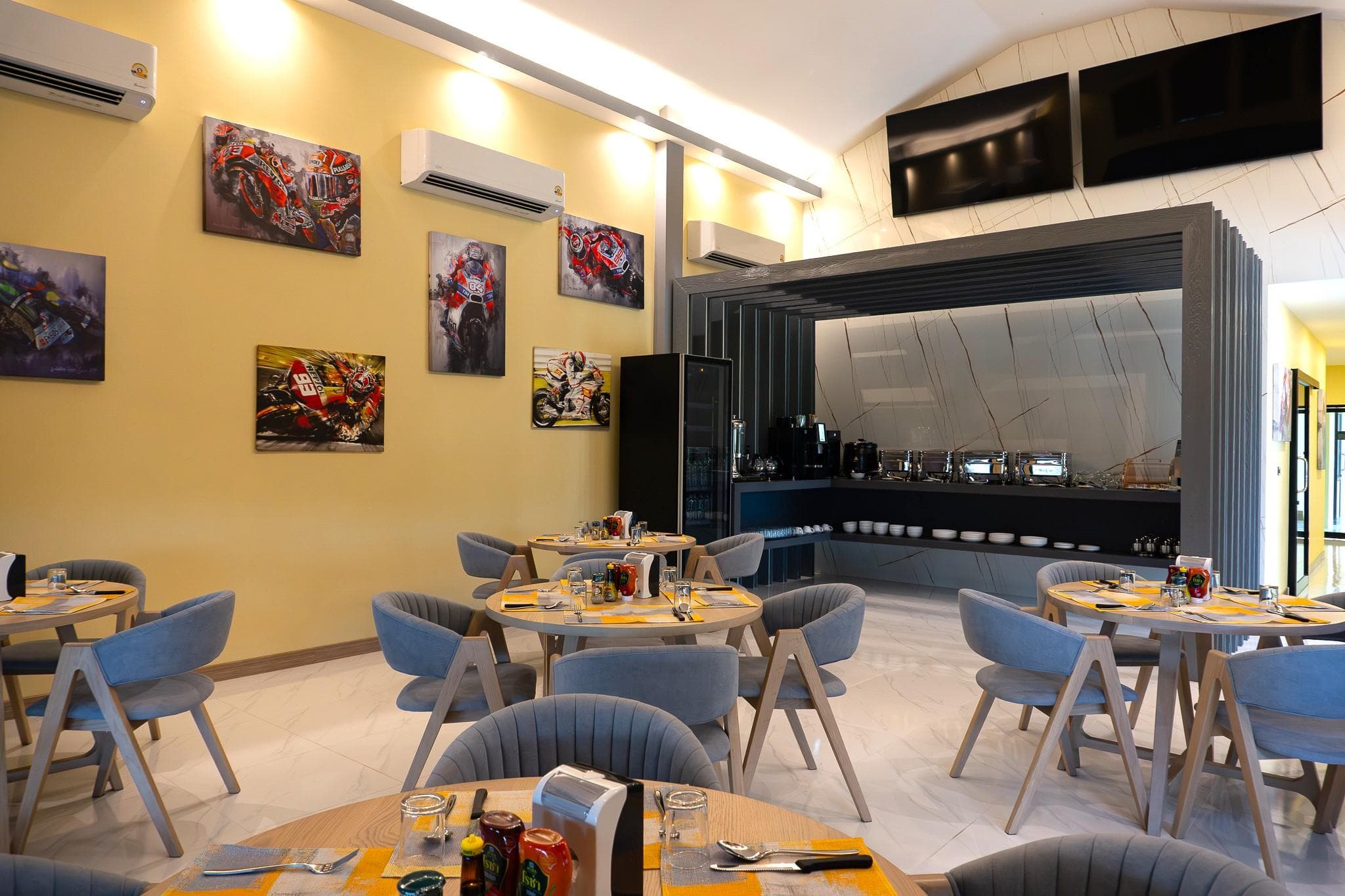 BOX BOX Hotel and Sports Restaurant photo 3