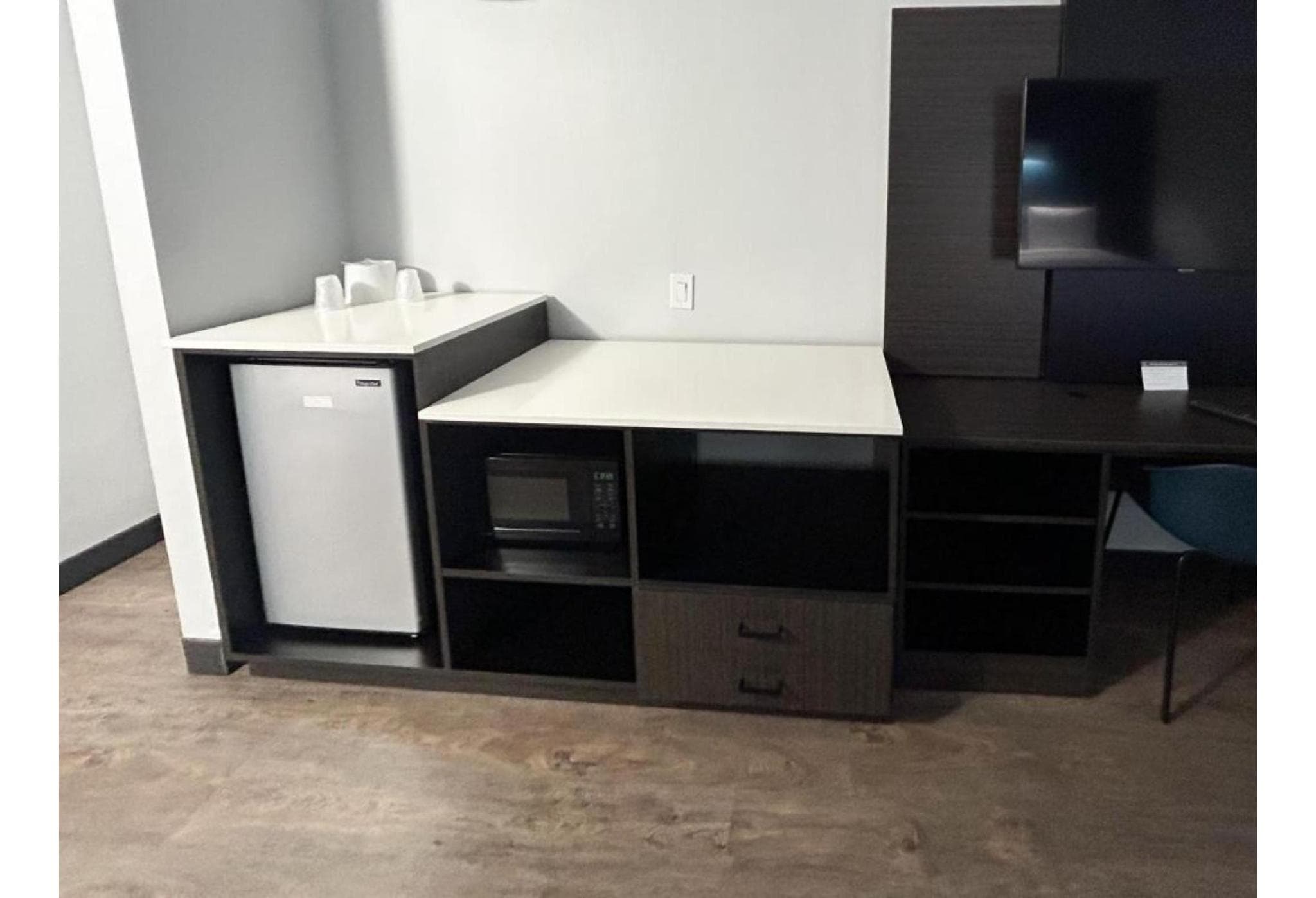 Studio 6  Suites Carson, CA