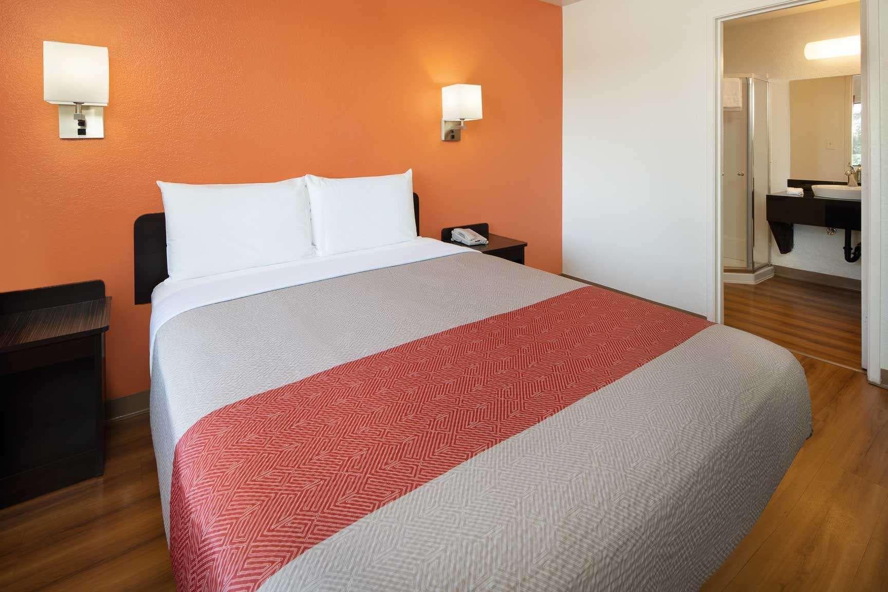 Motel 6 Arcadia, CA - Los Angeles - Pasadena Area photo 4