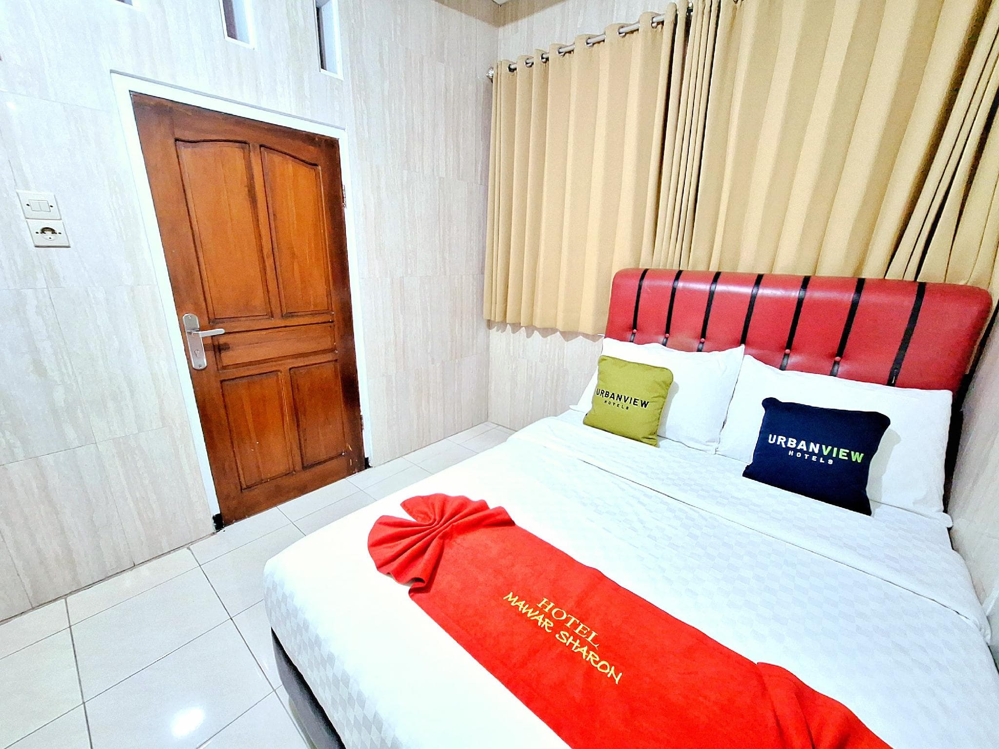 Urbanview Hotel Mawar Sharon near Alun Alun Batu
