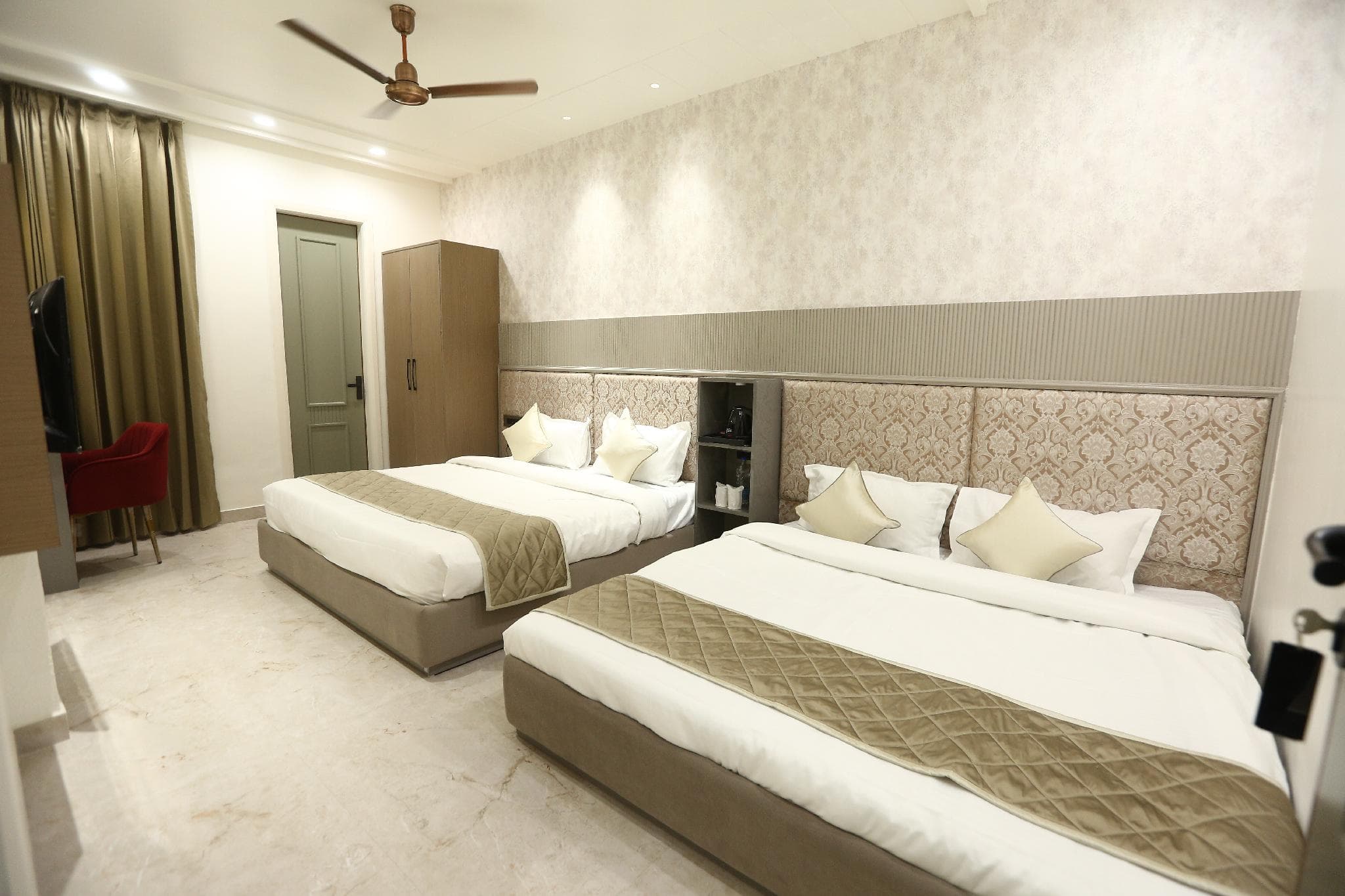 ELEGANCE A BOUTIQUE STAY photo 2