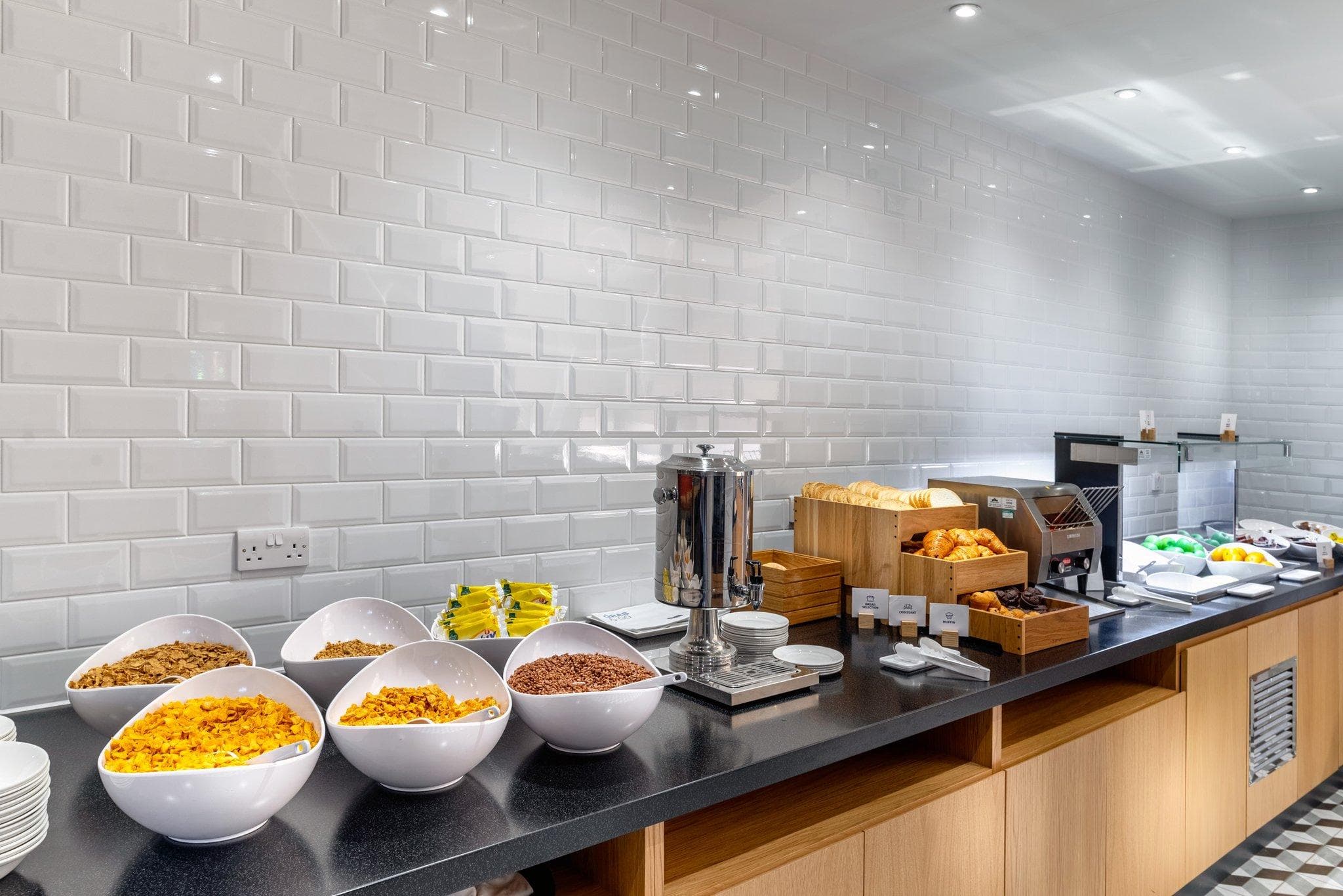 Holiday Inn Express London Heathrow T4 By IHG photo 3