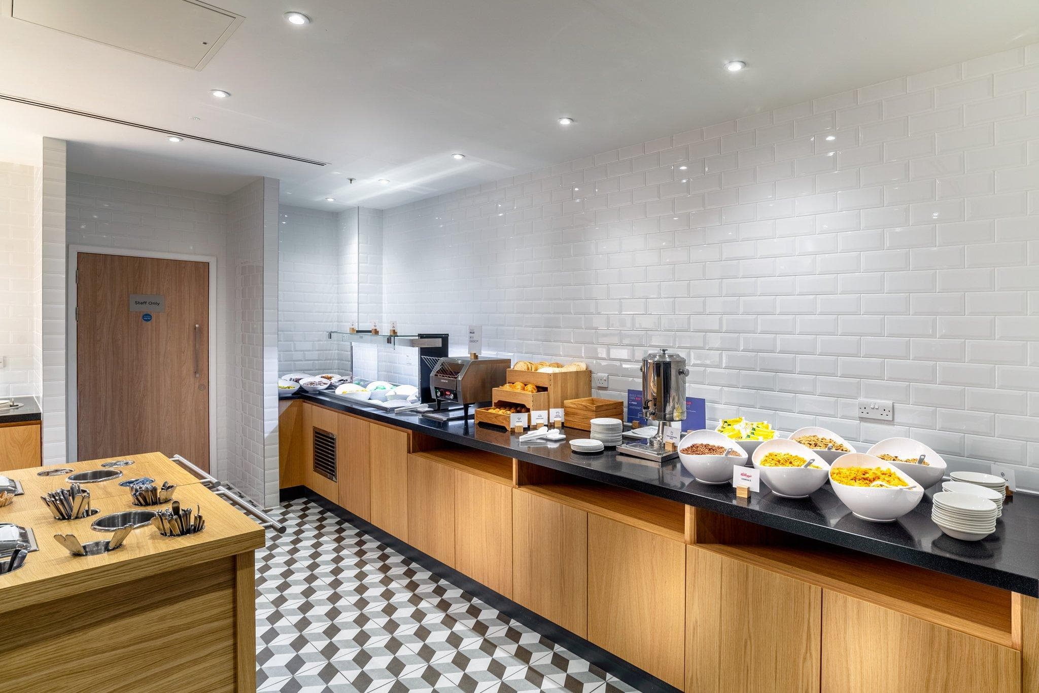 Holiday Inn Express London Heathrow T4 By IHG photo 4