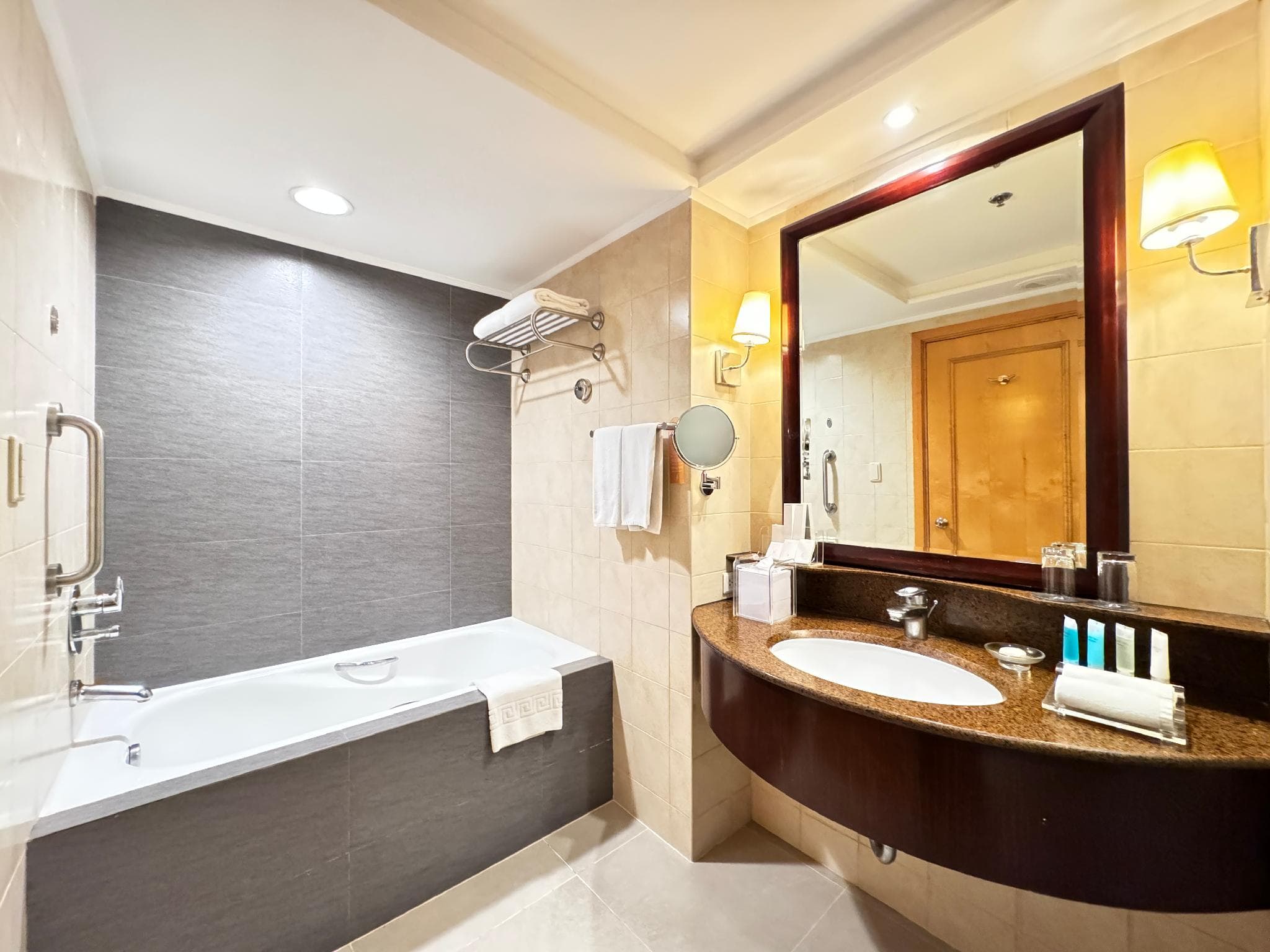 The Bellevue Manila photo 2