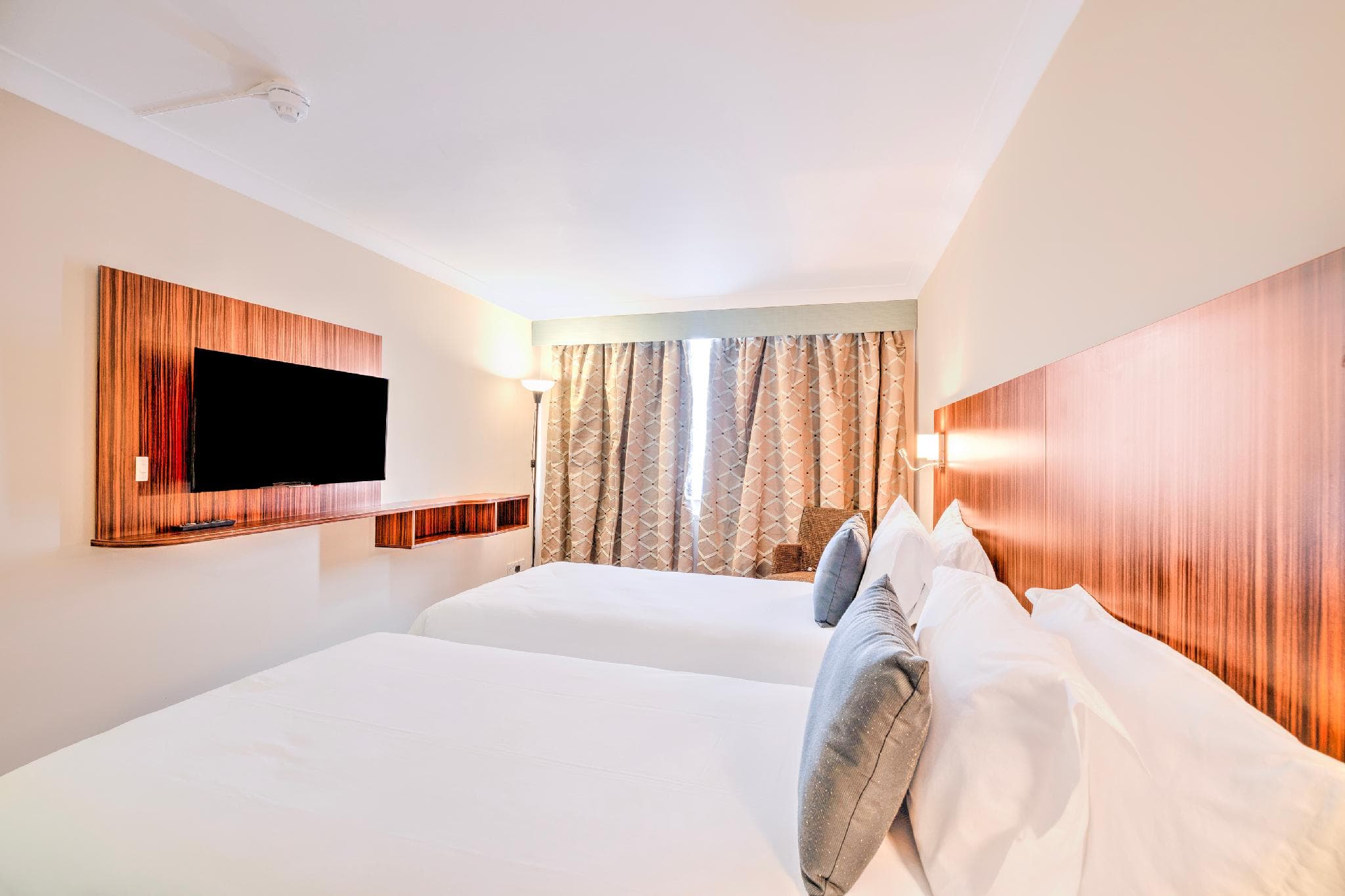 Dancenter Lux Resort London City M25 photo 2