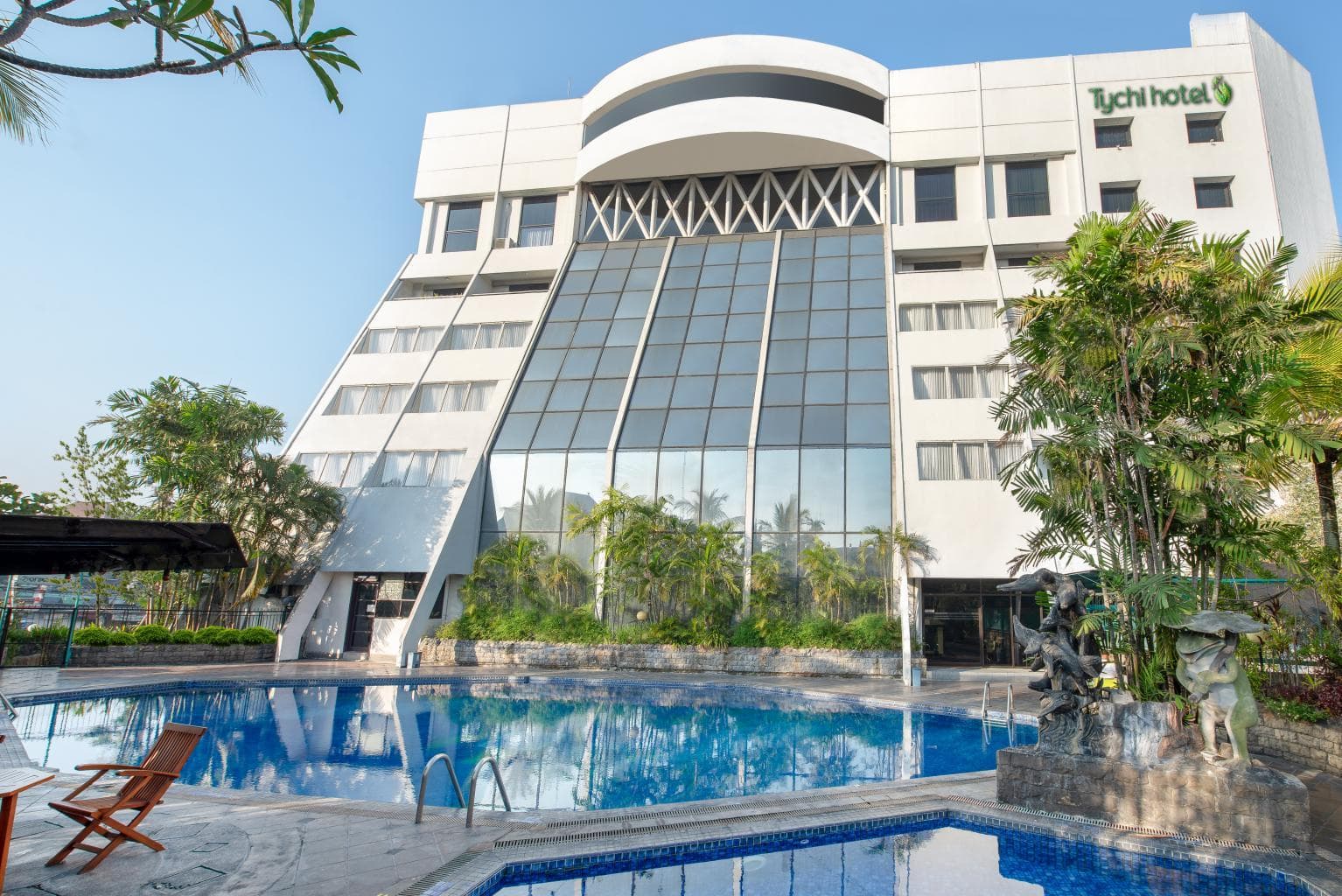 Lux Tychi Hotel Malang photo 5