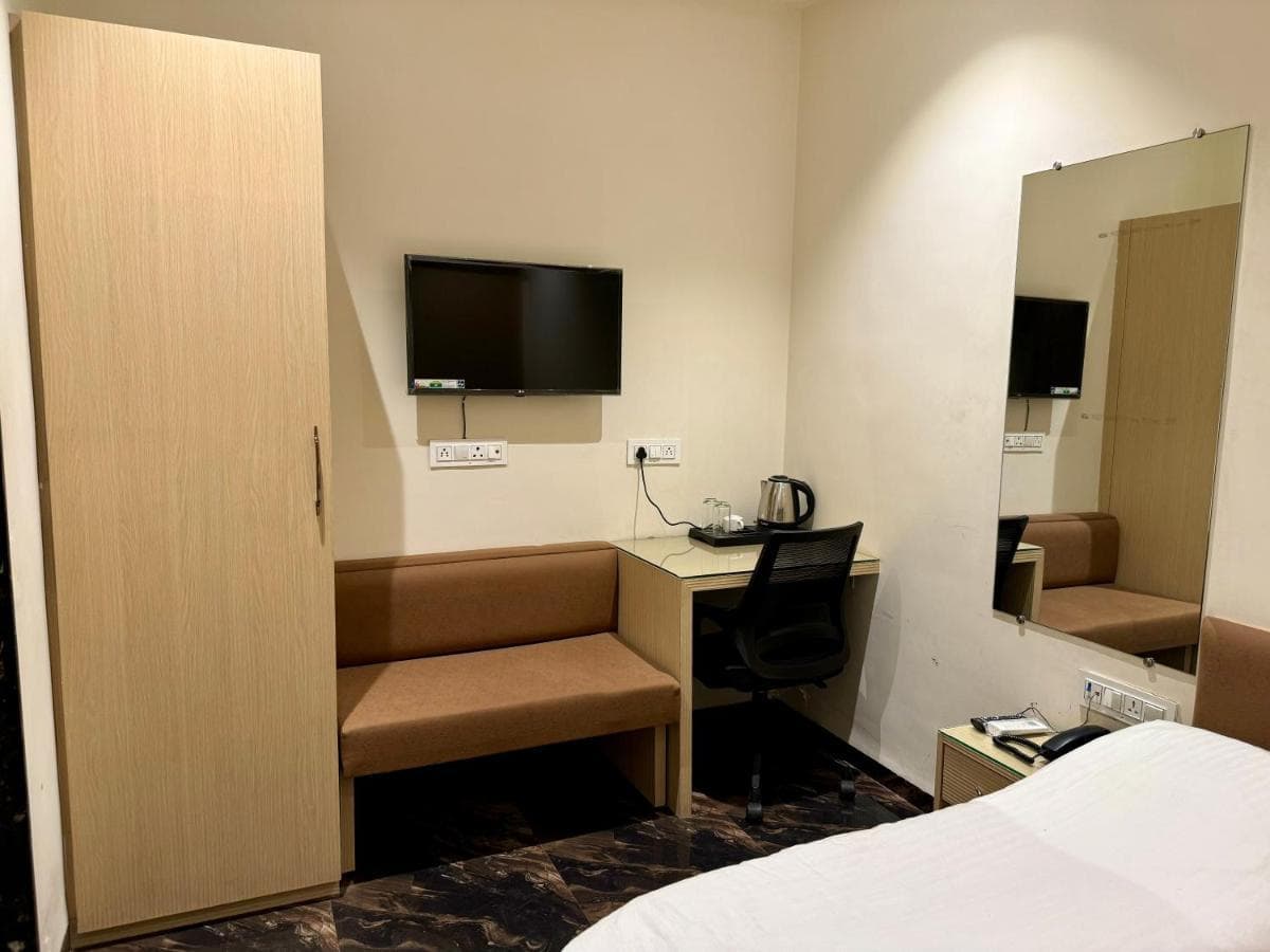 Hotel Sajanshree photo 3