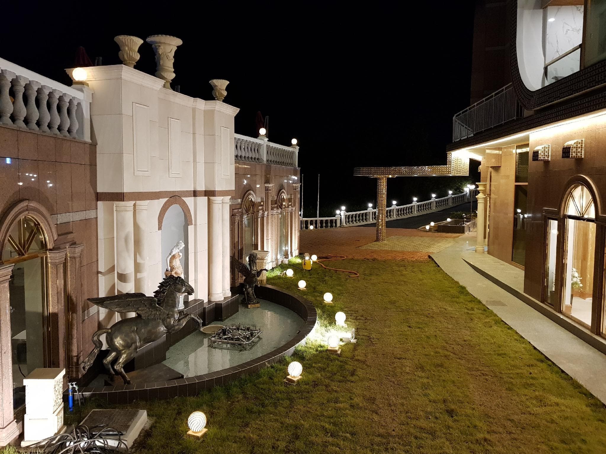 GoldOne Hotel & Suites photo 4