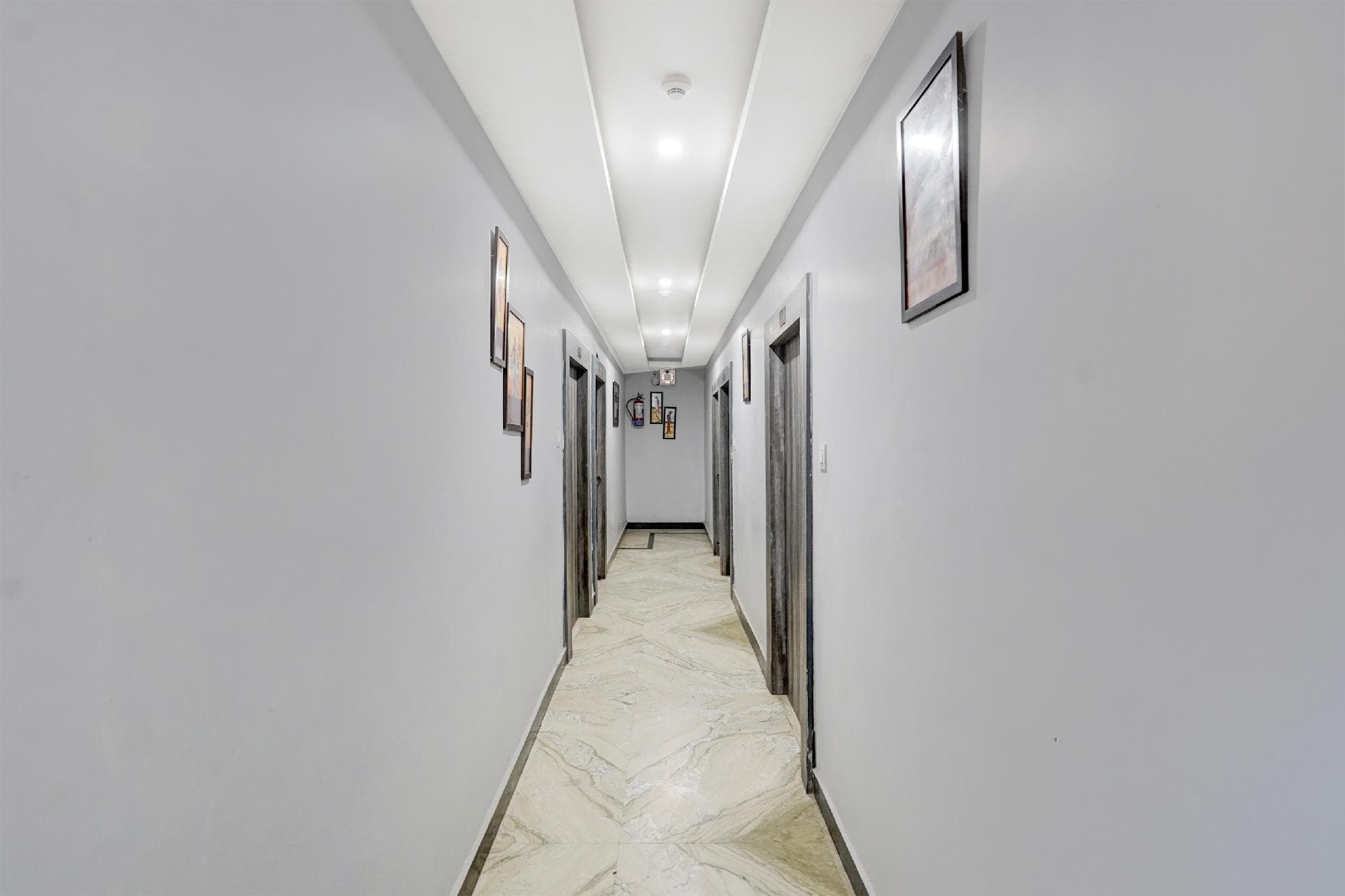Super Townhouse Central Prayagraj Bus Terminal Formerly Amba Palace photo 4