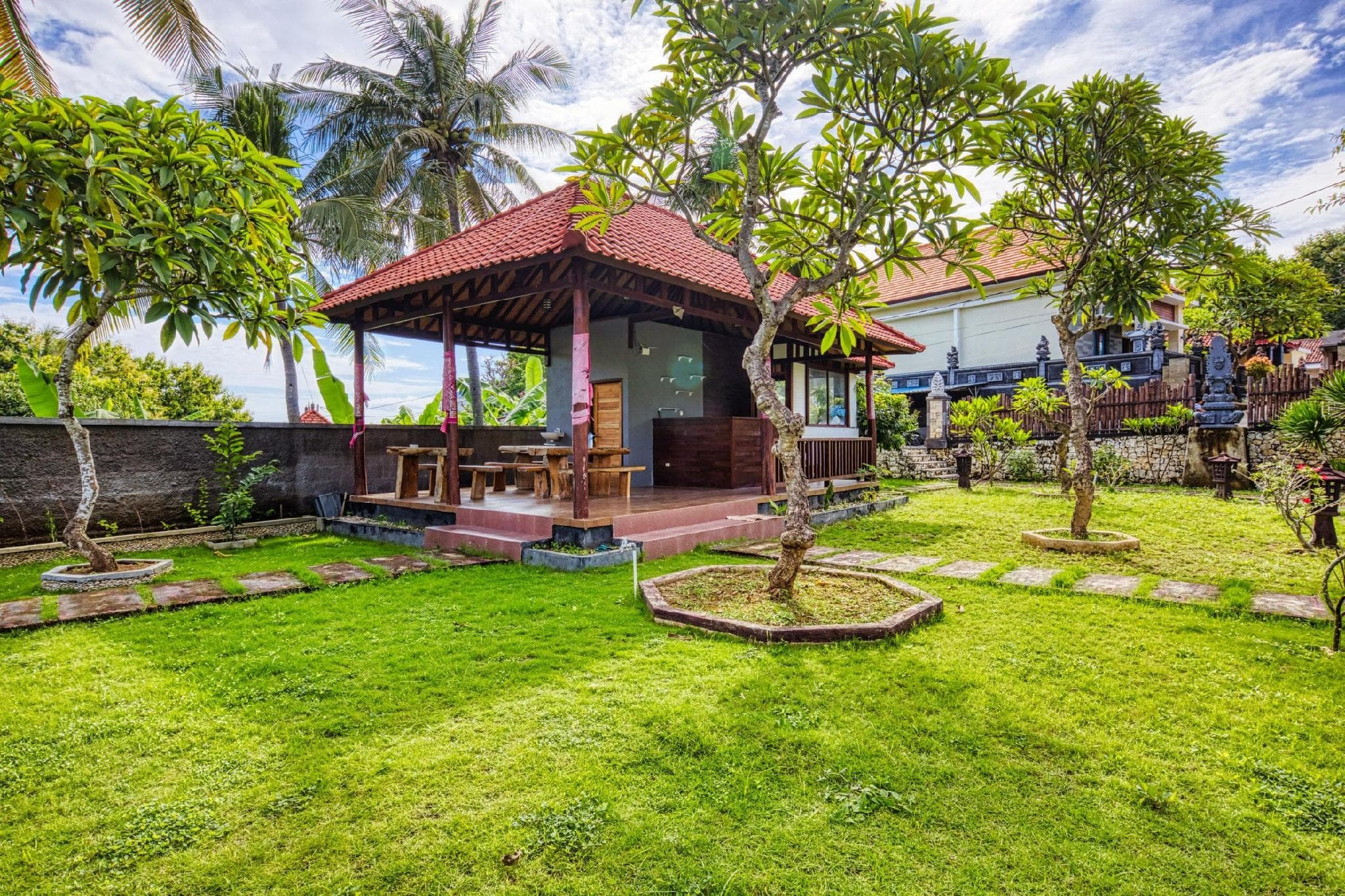 Megaland Bungalow photo 2