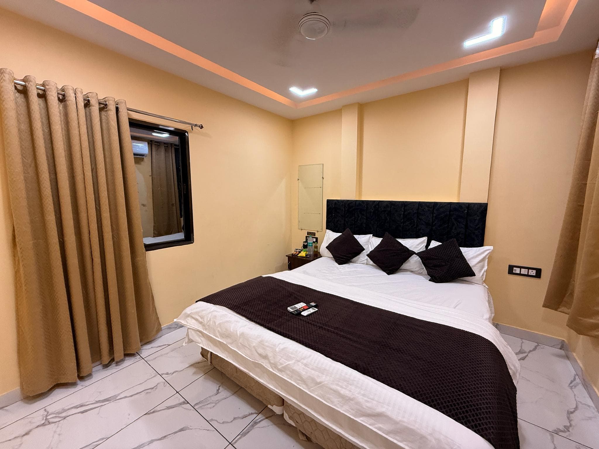 Hotel Roshan photo 4