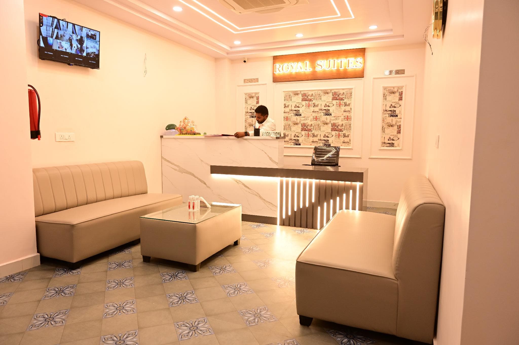 Hotel Royal Suites photo 3