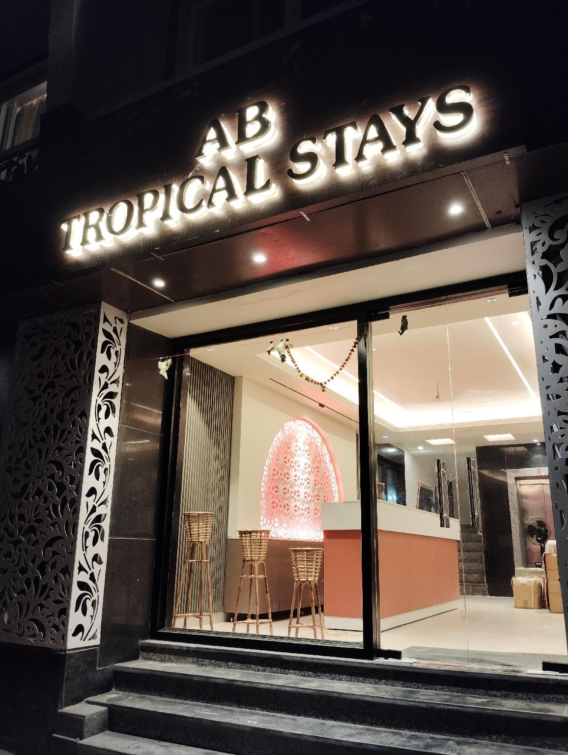 AB Tropical stays