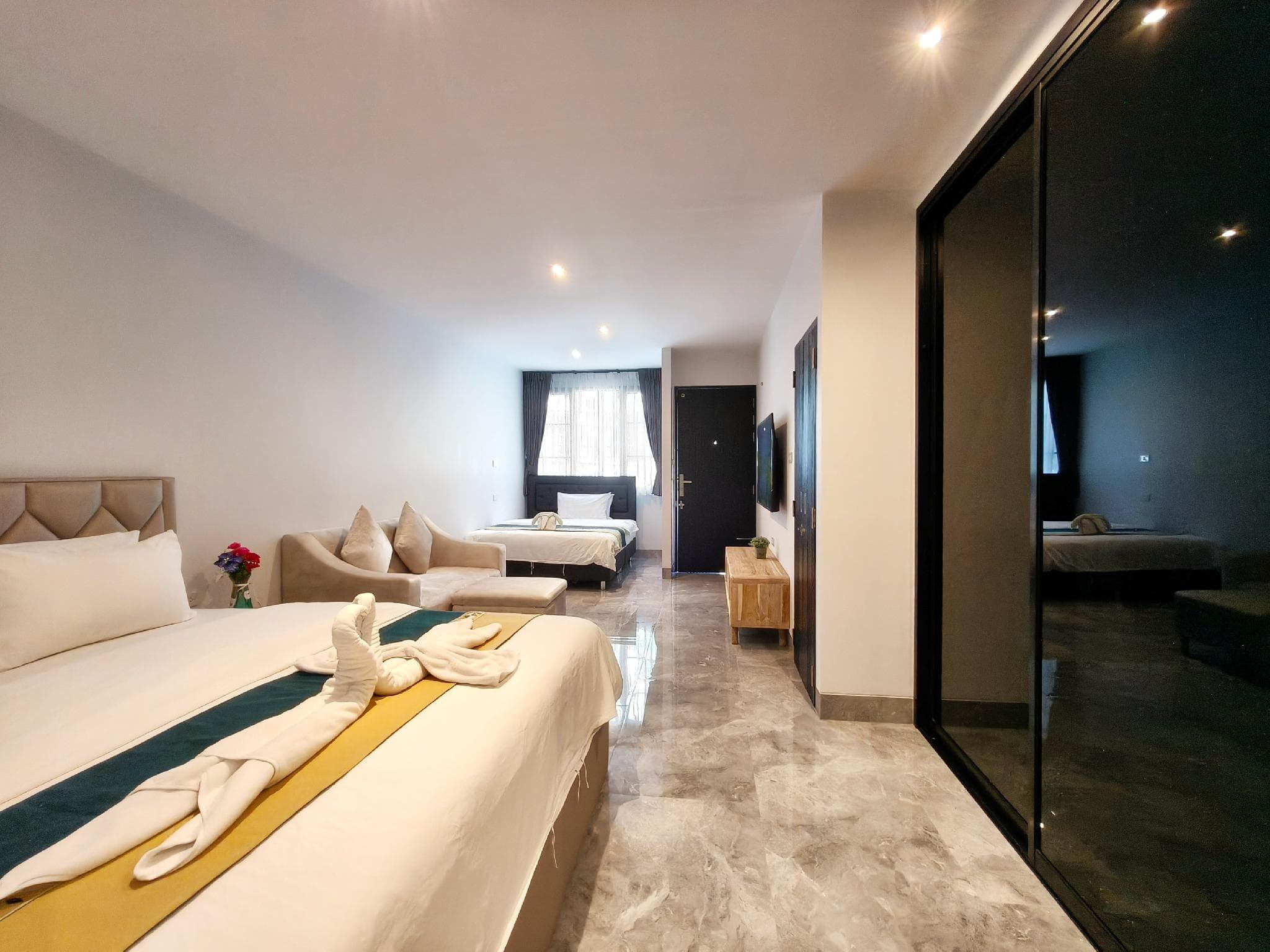Phuket Leisure Time Hotel photo 2