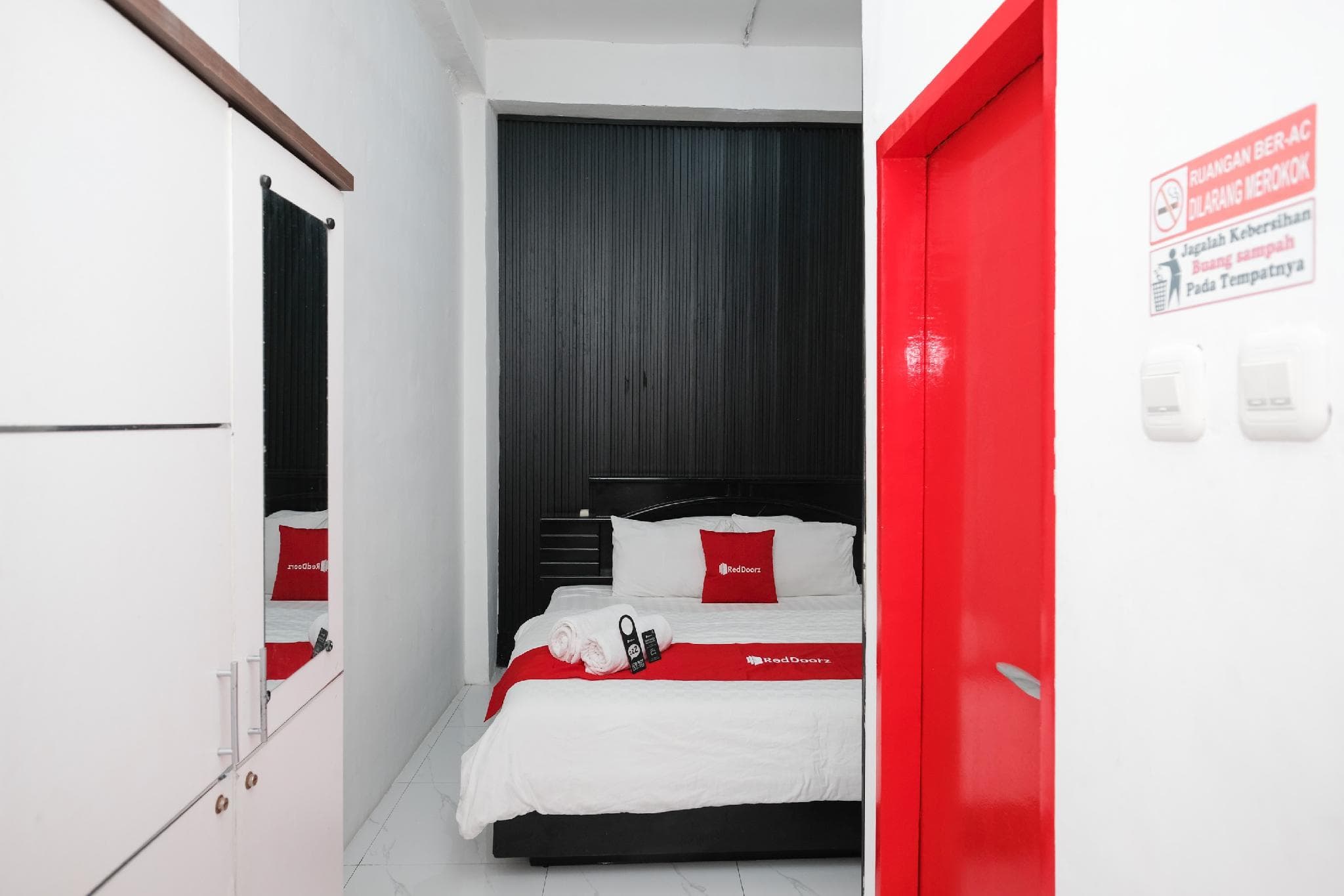 RedDoorz near RSUD dr. Soewandhie 2 photo 2
