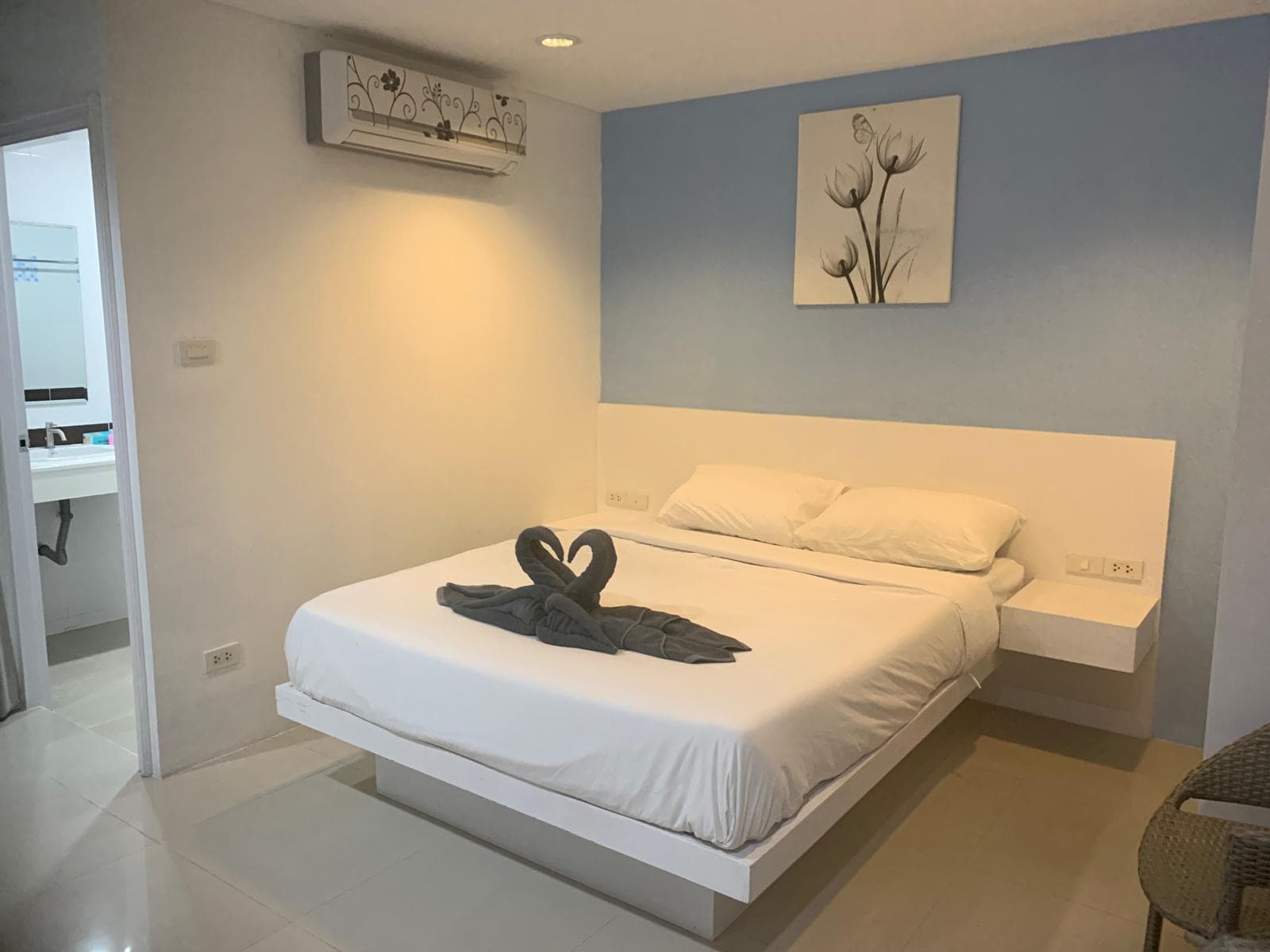 Patong gray house photo 2